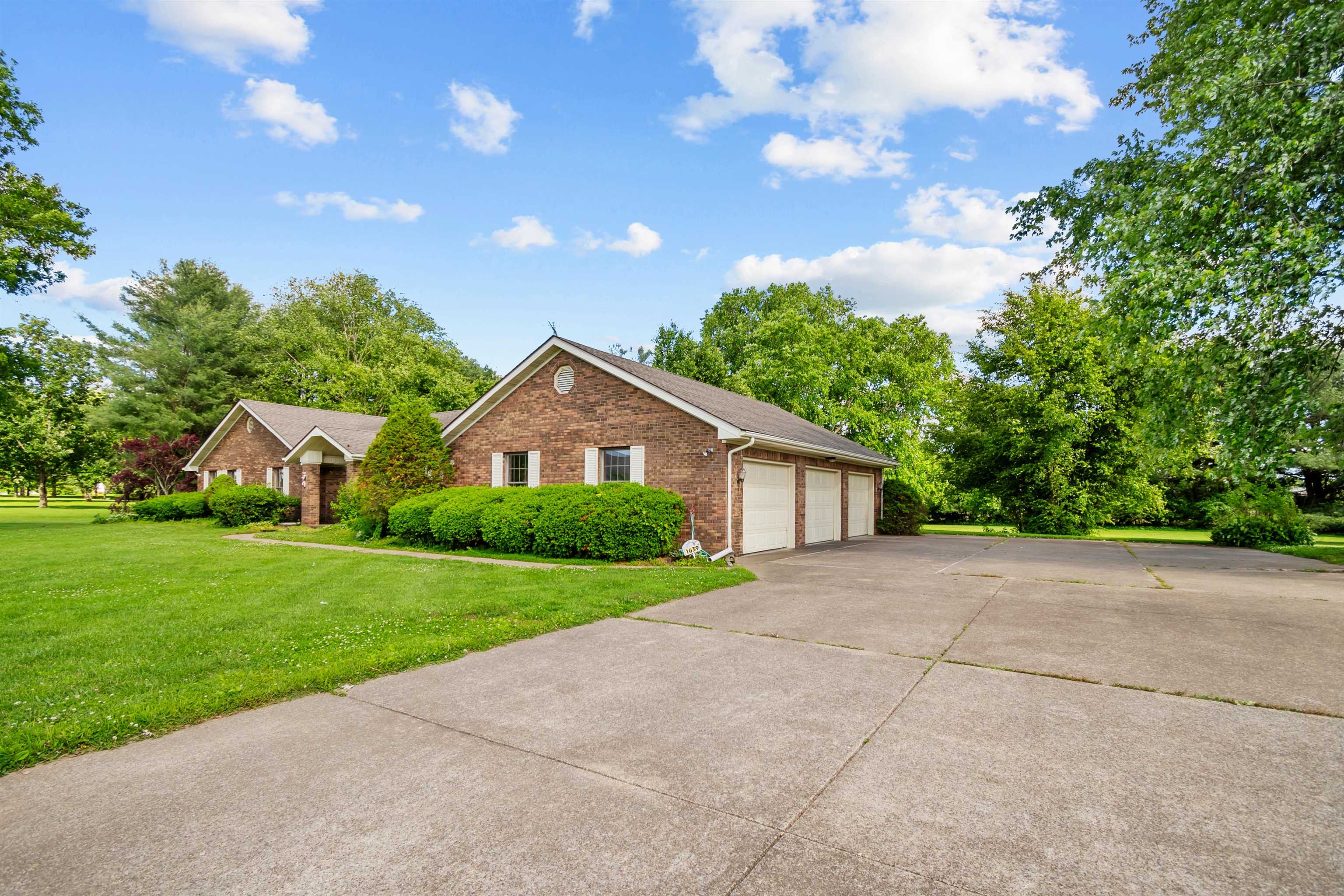 1639 Daniels Ln, Owensboro, Kentucky 42303, 3 Bedrooms Bedrooms, ,2 BathroomsBathrooms,Single Family Residence,For Sale,Daniels Ln,92201