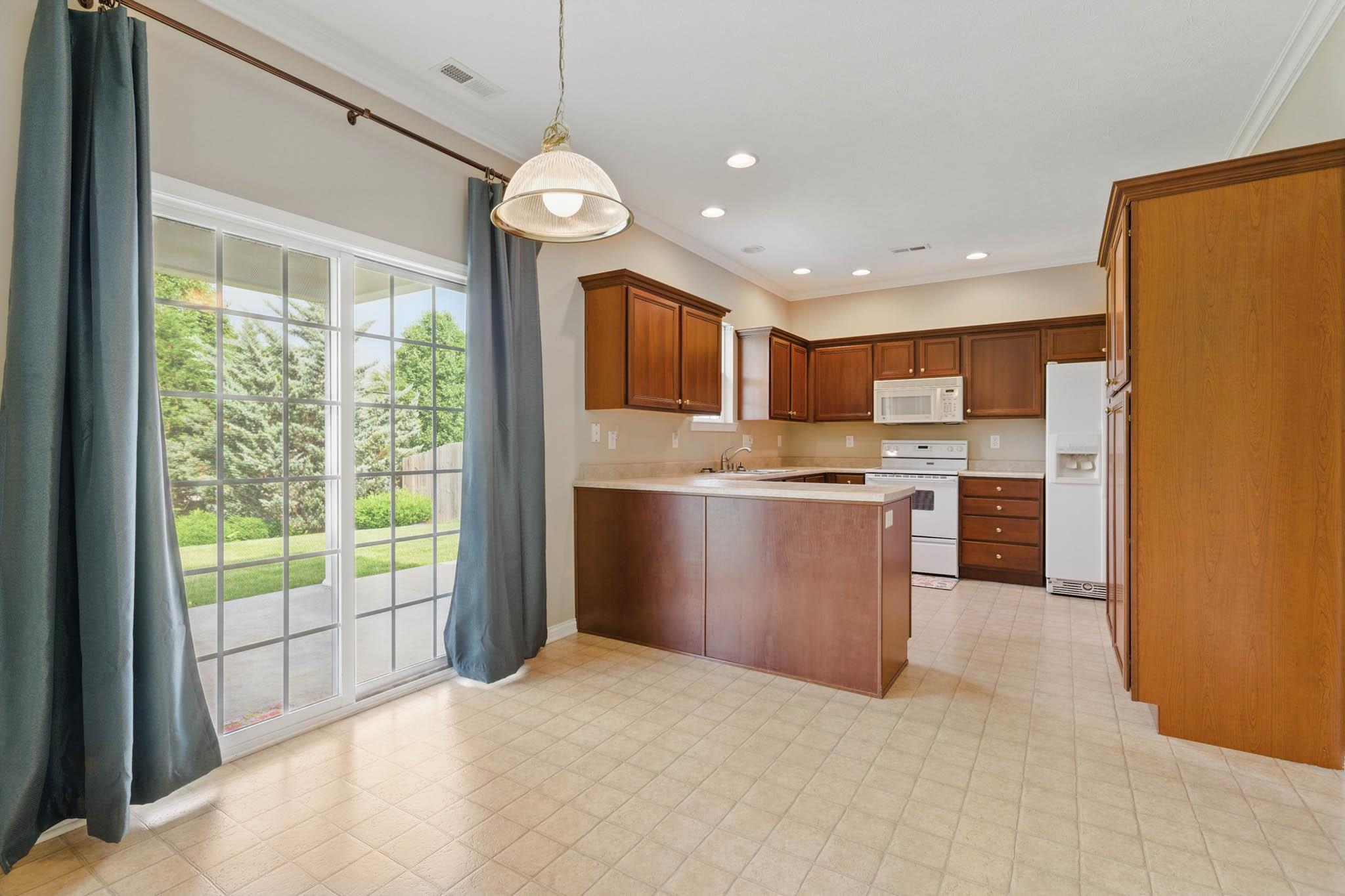 2811 Avenue of the Parks, Owensboro, Kentucky 42303, 3 Bedrooms Bedrooms, ,2 BathroomsBathrooms,Single Family Residence,For Sale,Avenue of the Parks,92203