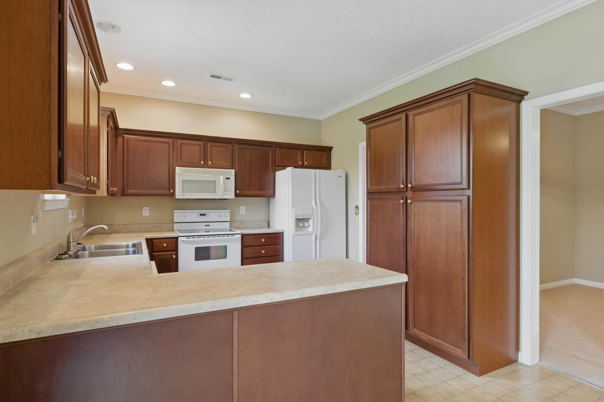 2811 Avenue of the Parks, Owensboro, Kentucky 42303, 3 Bedrooms Bedrooms, ,2 BathroomsBathrooms,Single Family Residence,For Sale,Avenue of the Parks,92203