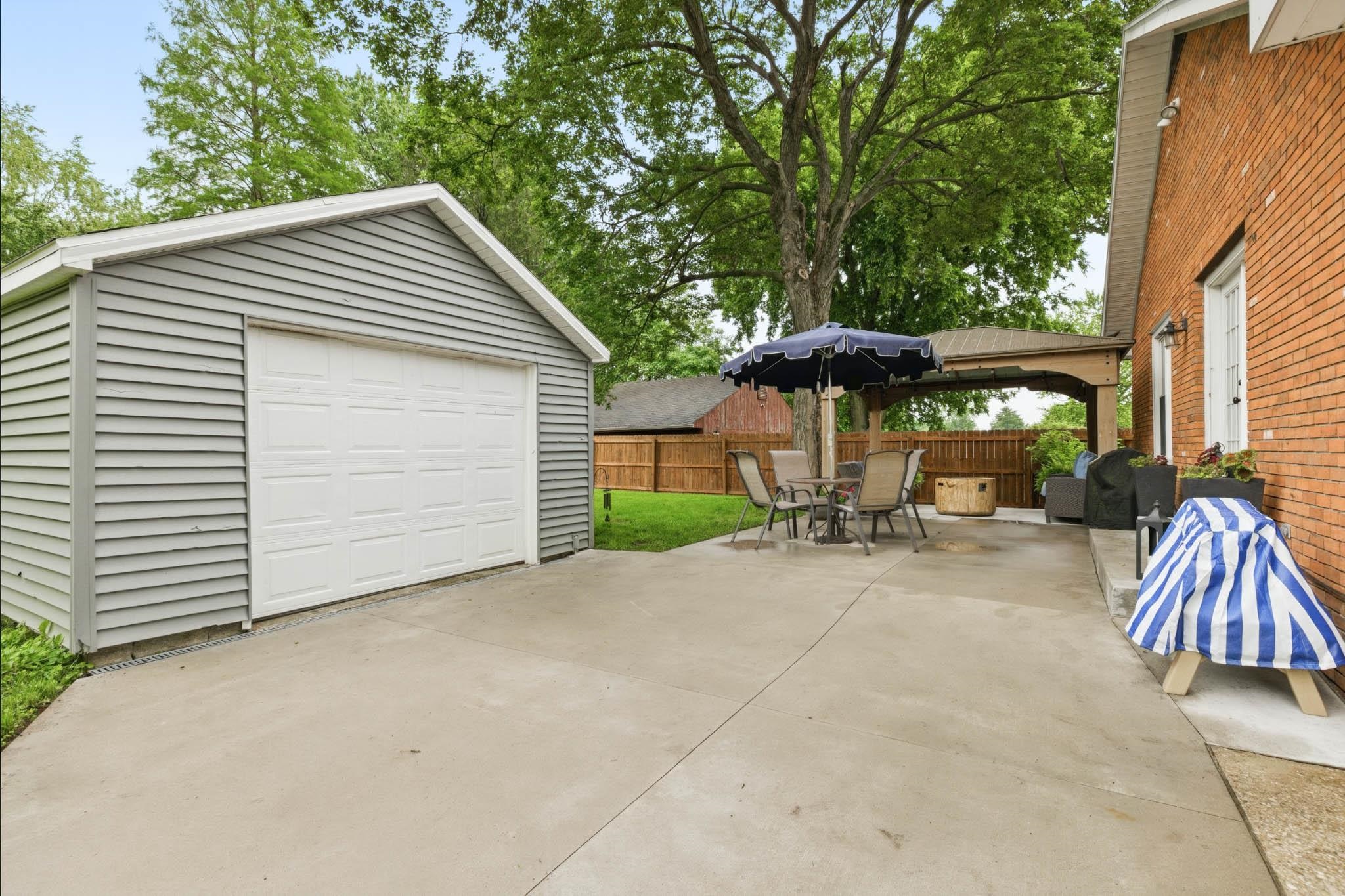 1721 Windsor Avenue, Owensboro, Kentucky 42301, 3 Bedrooms Bedrooms, ,2 BathroomsBathrooms,Single Family Residence,For Sale,Windsor Avenue,92214