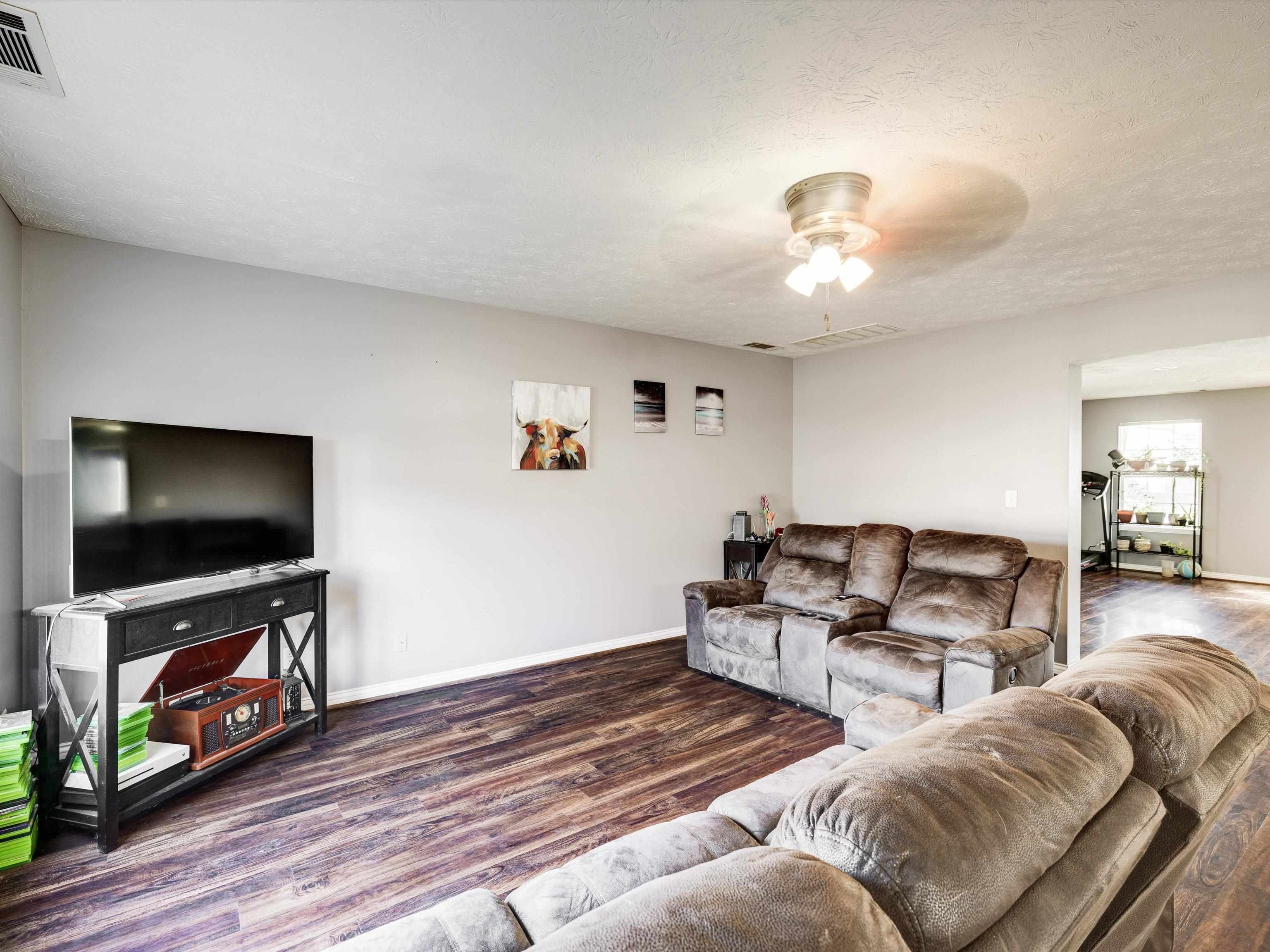 2225 Summer Walk, Owensboro, Kentucky 42303, 3 Bedrooms Bedrooms, ,2 BathroomsBathrooms,Single Family Residence,For Sale,Summer Walk,92234