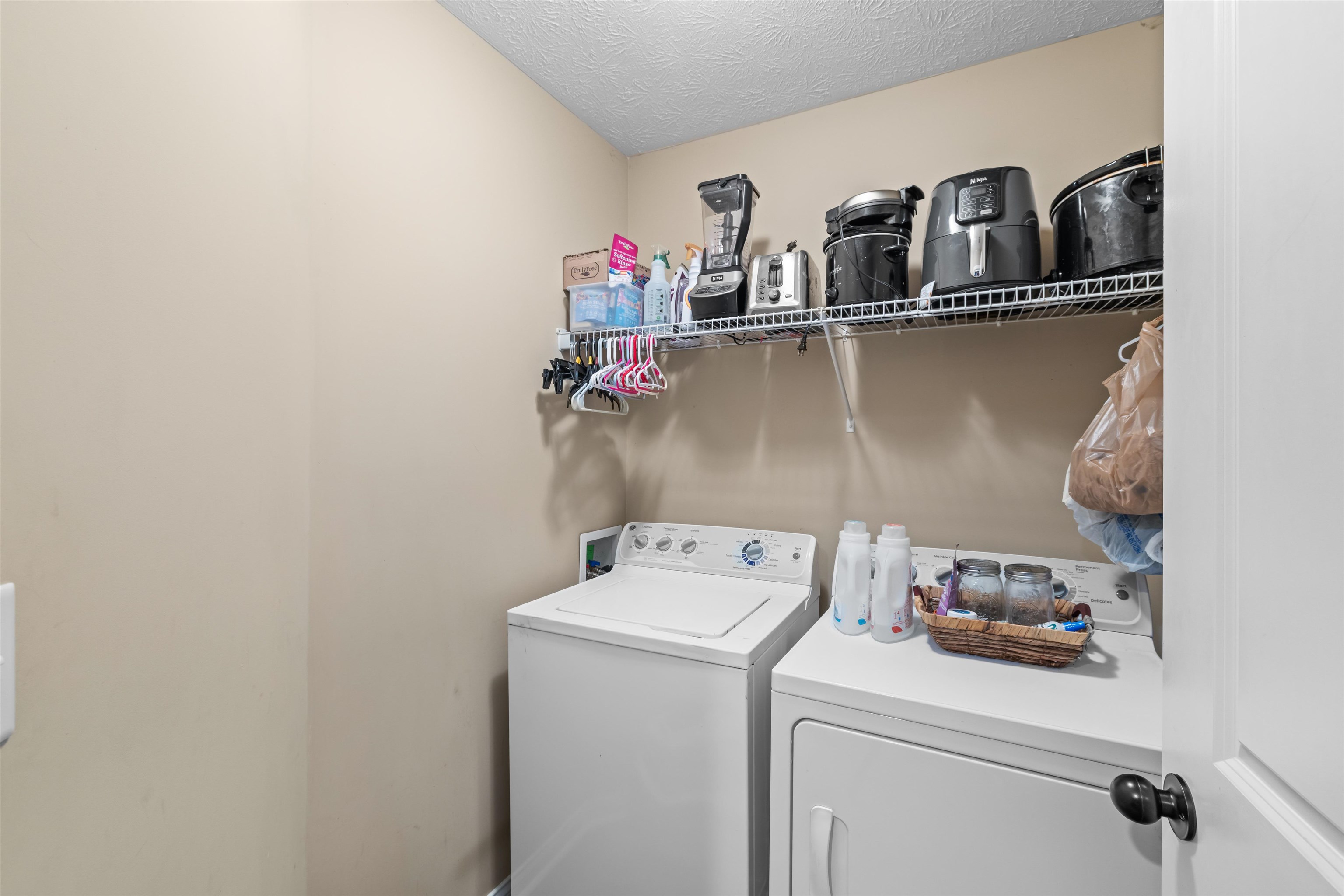 2954 Avenue of the Parks, Owensboro, Kentucky 42303, 3 Bedrooms Bedrooms, ,2 BathroomsBathrooms,Single Family Residence,For Sale,Avenue of the Parks,92235
