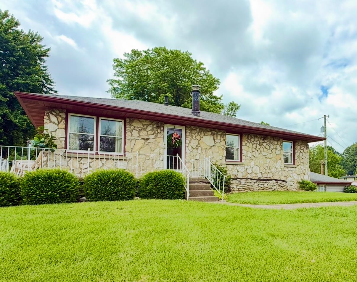 1937 Gunston Place, Owensboro, Kentucky 42303-1778, 3 Bedrooms Bedrooms, ,2 BathroomsBathrooms,Single Family Residence,For Sale,Gunston Place,92236