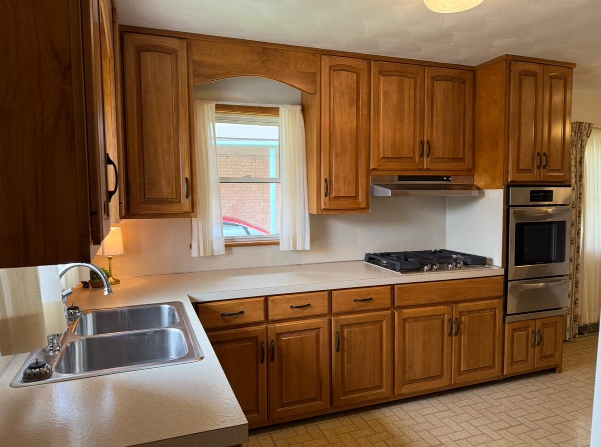 1937 Gunston Place, Owensboro, Kentucky 42303-1778, 3 Bedrooms Bedrooms, ,2 BathroomsBathrooms,Single Family Residence,For Sale,Gunston Place,92236