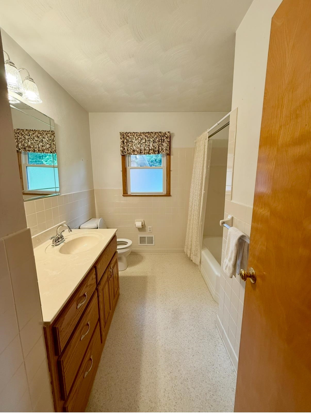 1937 Gunston Place, Owensboro, Kentucky 42303-1778, 3 Bedrooms Bedrooms, ,2 BathroomsBathrooms,Single Family Residence,For Sale,Gunston Place,92236