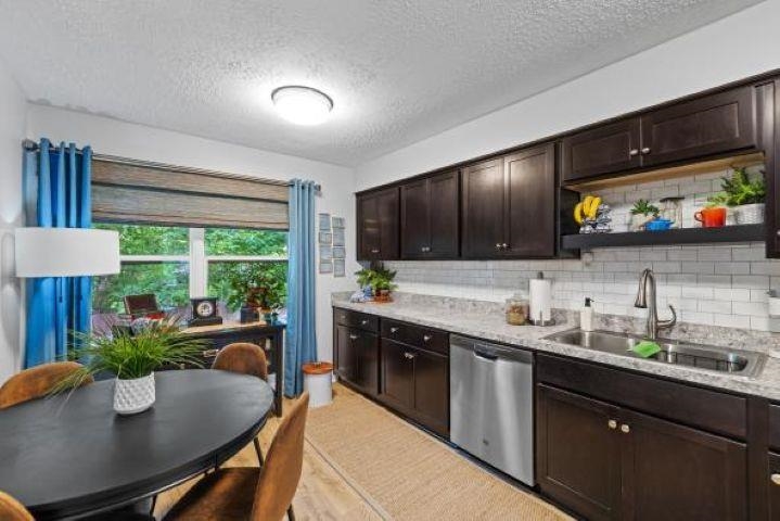 1335 D Claranette Ct, Owensboro, Kentucky 42301, 2 Bedrooms Bedrooms, ,1 BathroomBathrooms,Condominium,For Sale,Claranette Ct,92239