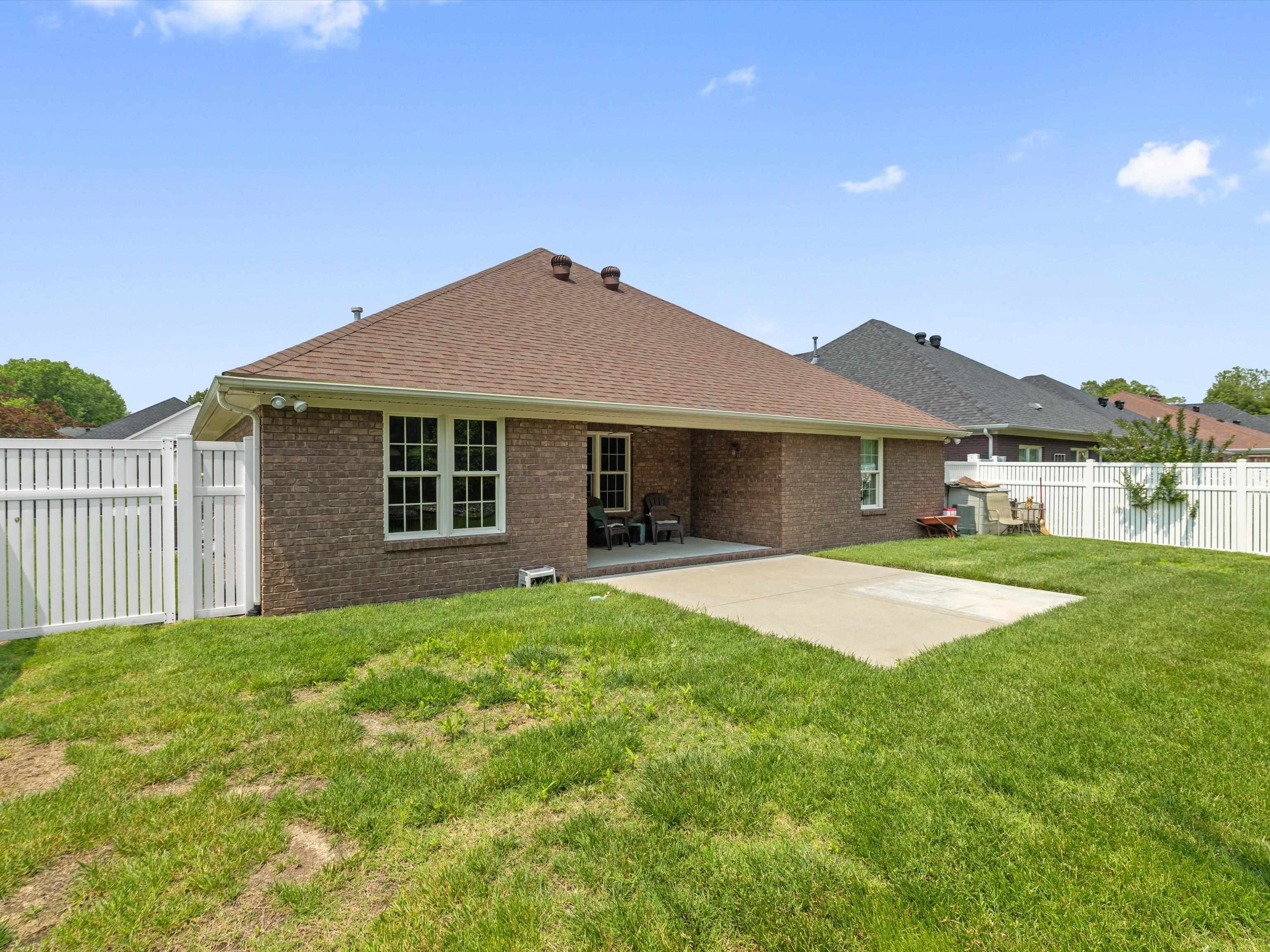 3939 Cross Creek Trail, Owensboro, Kentucky 42303, 3 Bedrooms Bedrooms, ,2 BathroomsBathrooms,Single Family Residence,For Sale,Cross Creek Trail,92244