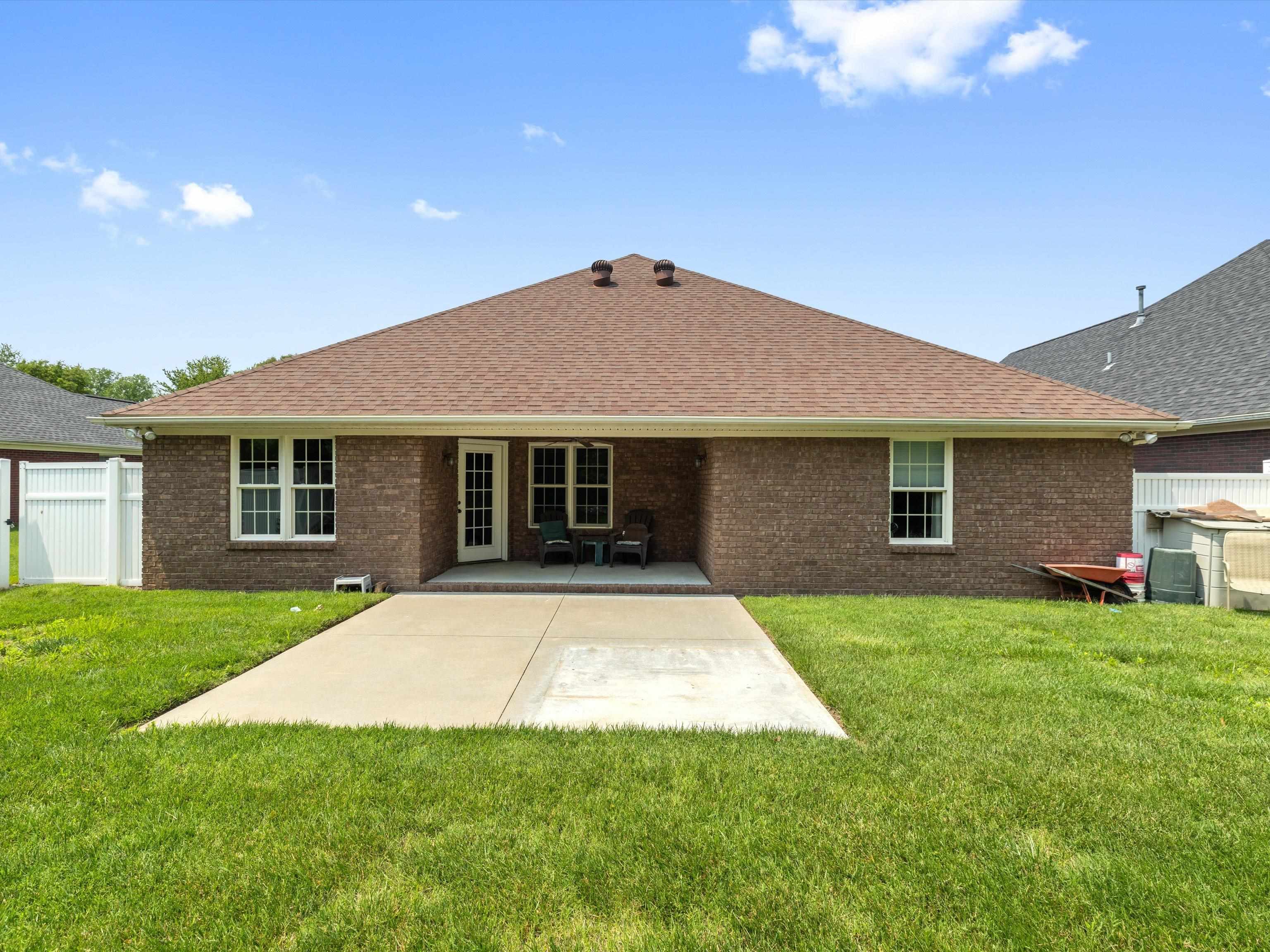 3939 Cross Creek Trail, Owensboro, Kentucky 42303, 3 Bedrooms Bedrooms, ,2 BathroomsBathrooms,Single Family Residence,For Sale,Cross Creek Trail,92244