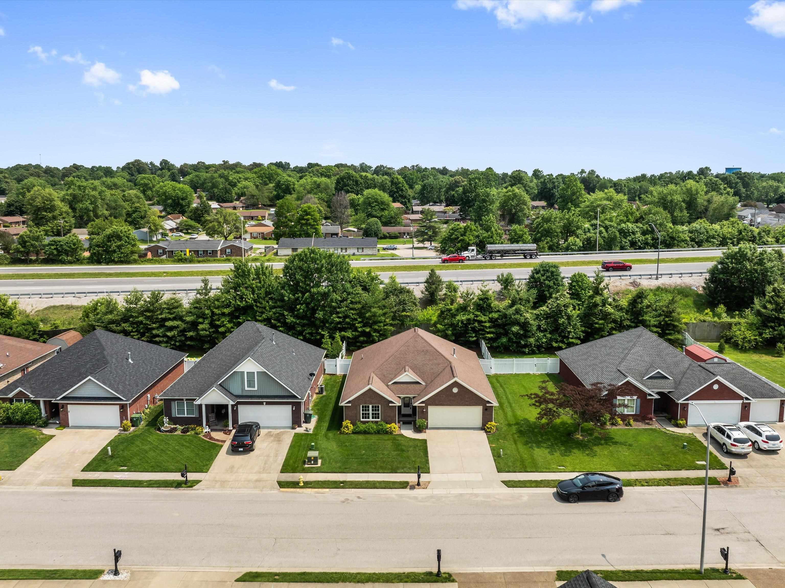 3939 Cross Creek Trail, Owensboro, Kentucky 42303, 3 Bedrooms Bedrooms, ,2 BathroomsBathrooms,Single Family Residence,For Sale,Cross Creek Trail,92244