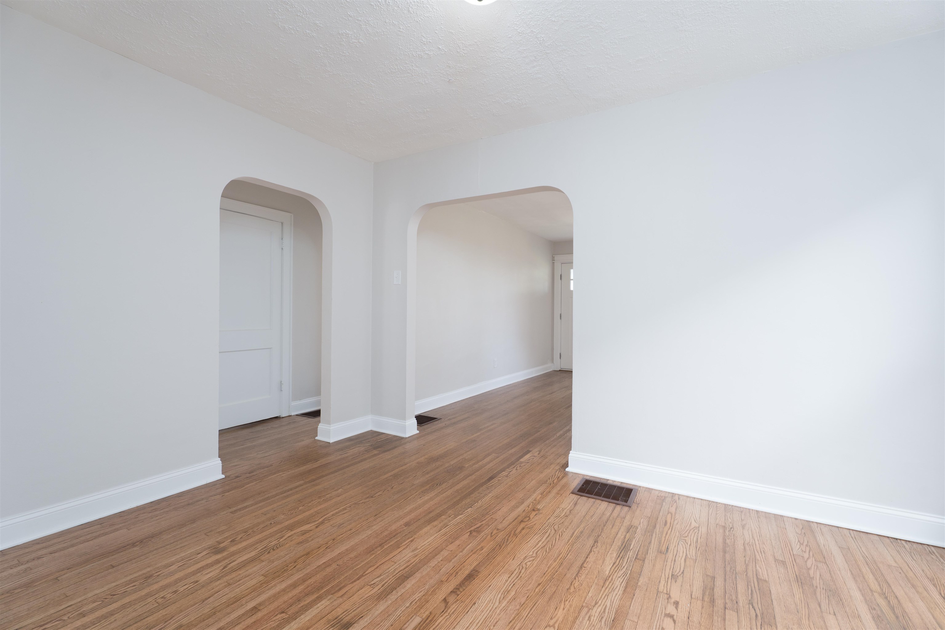 330 21st St, Owensboro, Kentucky 42301, 2 Bedrooms Bedrooms, ,1 BathroomBathrooms,Single Family Residence,For Sale,21st St,92246