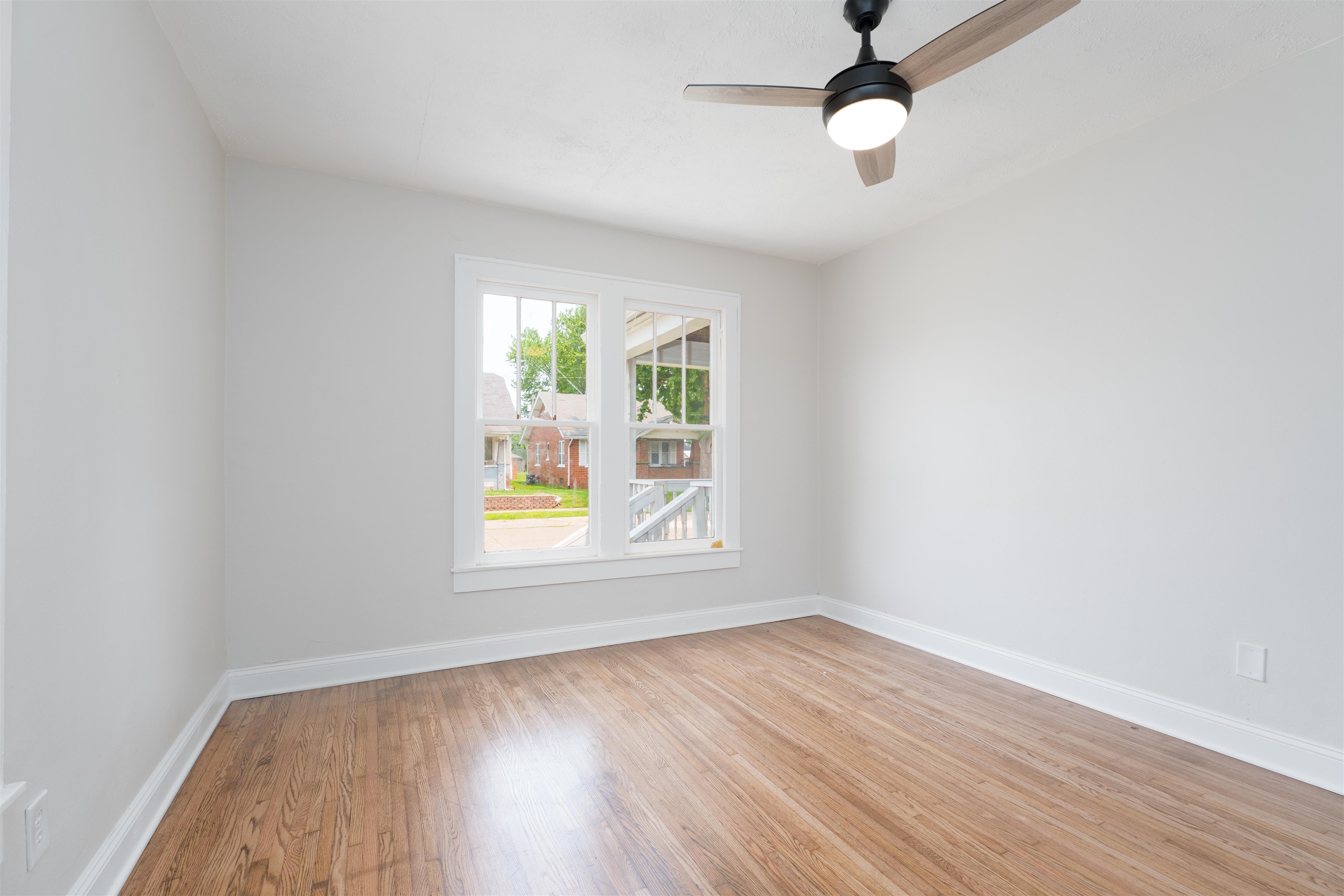330 21st St, Owensboro, Kentucky 42301, 2 Bedrooms Bedrooms, ,1 BathroomBathrooms,Single Family Residence,For Sale,21st St,92246