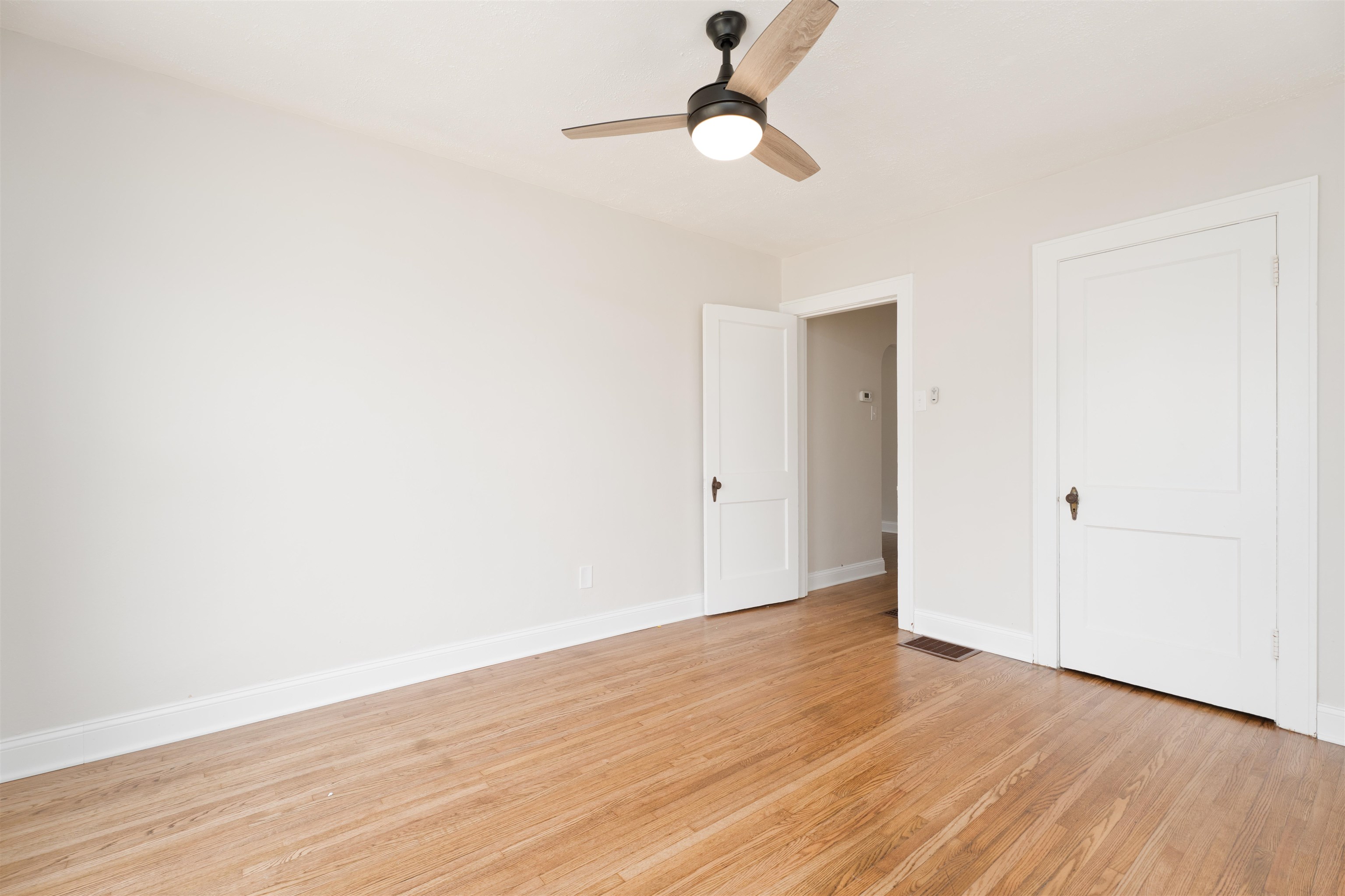 330 21st St, Owensboro, Kentucky 42301, 2 Bedrooms Bedrooms, ,1 BathroomBathrooms,Single Family Residence,For Sale,21st St,92246