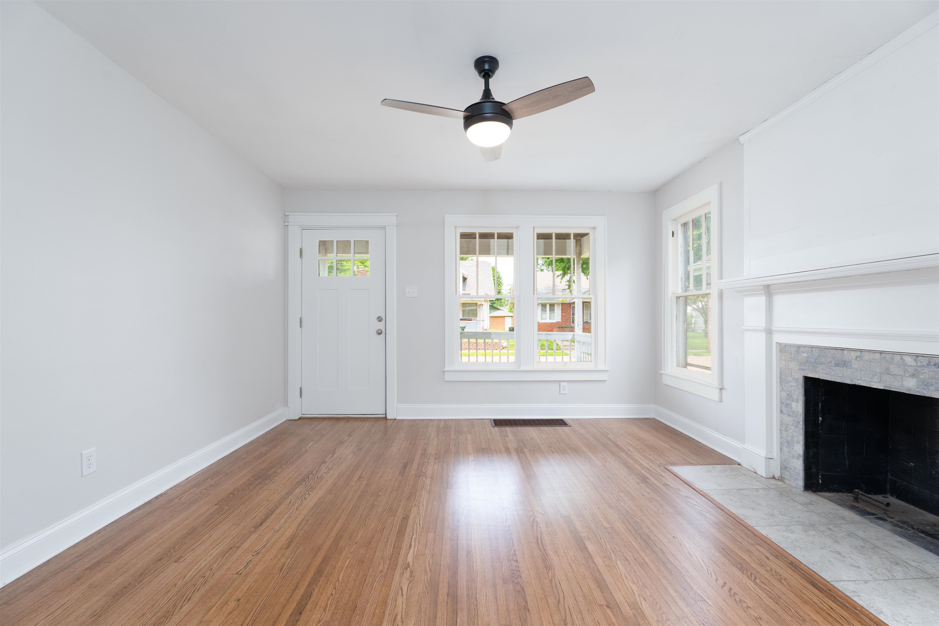 330 21st St, Owensboro, Kentucky 42301, 2 Bedrooms Bedrooms, ,1 BathroomBathrooms,Single Family Residence,For Sale,21st St,92246