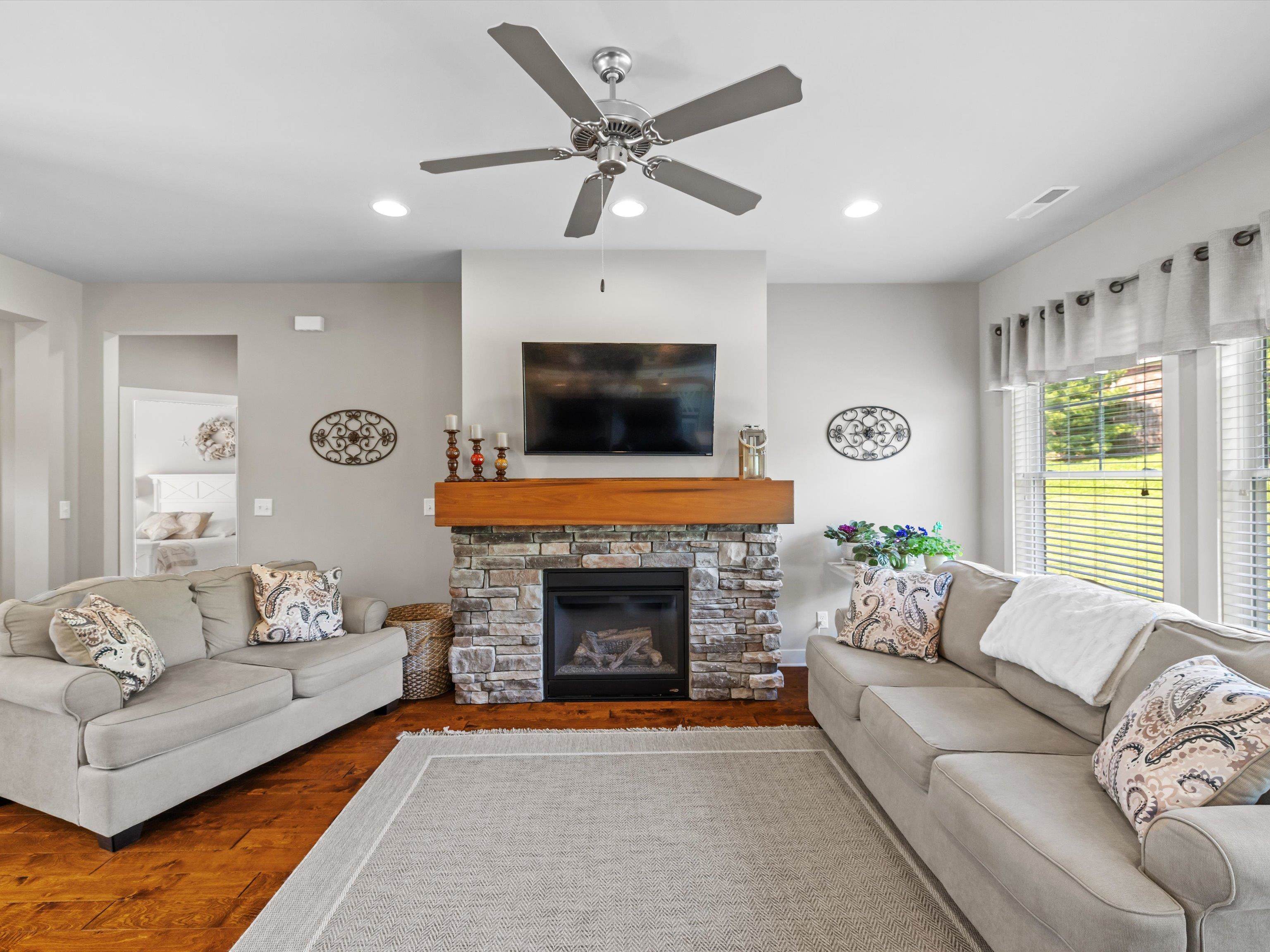 4491 Springhurst Lane, Owensboro, Kentucky 42303, 3 Bedrooms Bedrooms, ,2 BathroomsBathrooms,Single Family Residence,For Sale,Springhurst Lane,92251