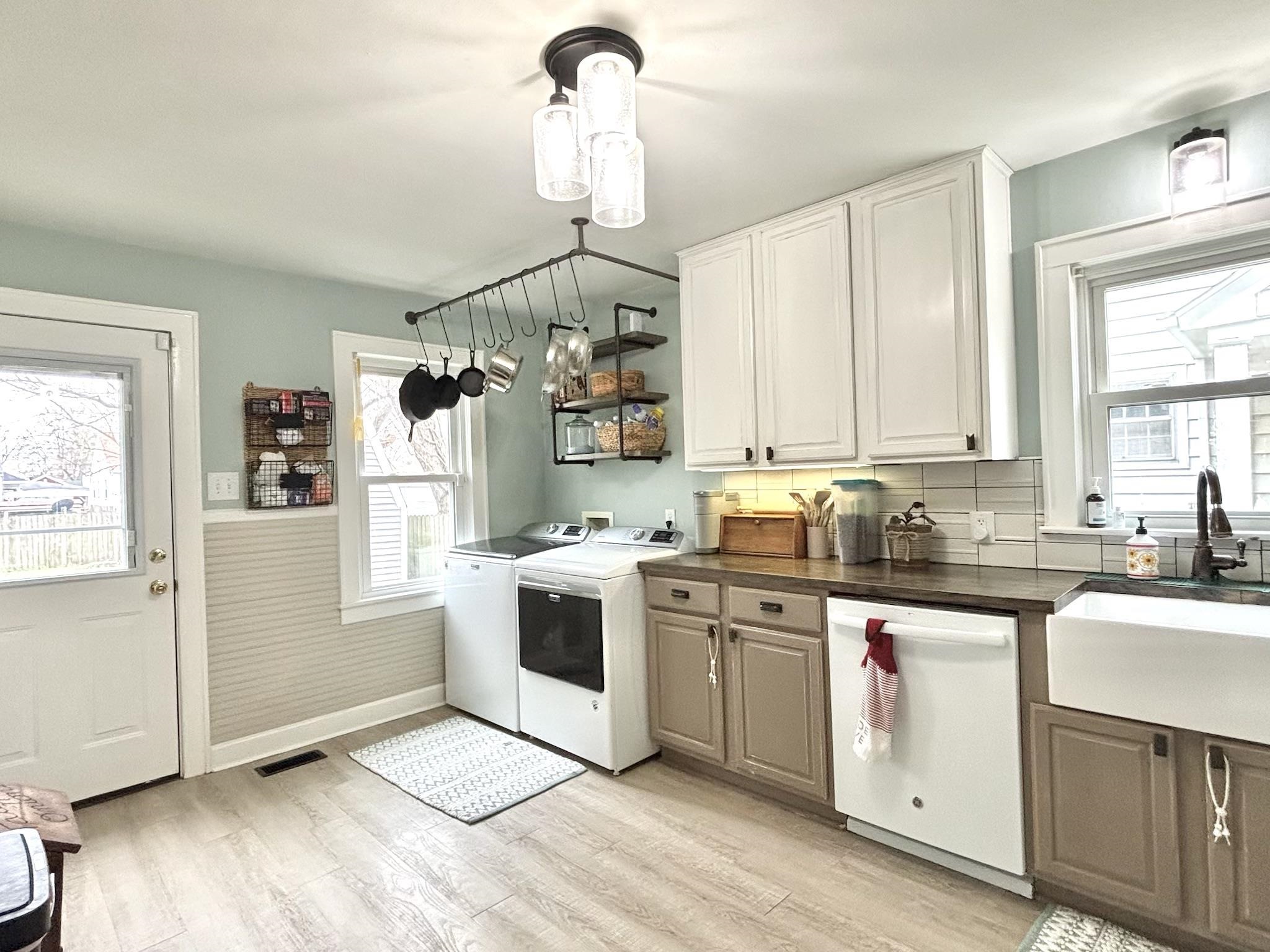 1006 19th St., Owensboro, Kentucky 42303, 4 Bedrooms Bedrooms, ,2 BathroomsBathrooms,Single Family Residence,For Sale,19th St.,92253