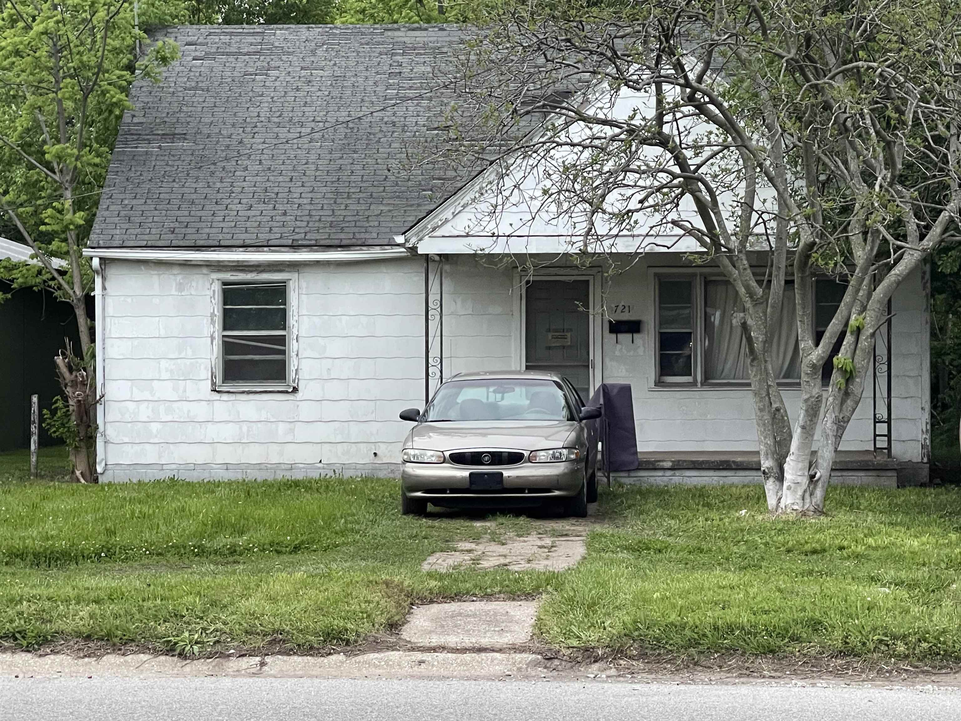 721 Leitchfield Rd, Owensboro, Kentucky 42303, 2 Bedrooms Bedrooms, ,1 BathroomBathrooms,Single Family Residence,For Sale,Leitchfield Rd,92259
