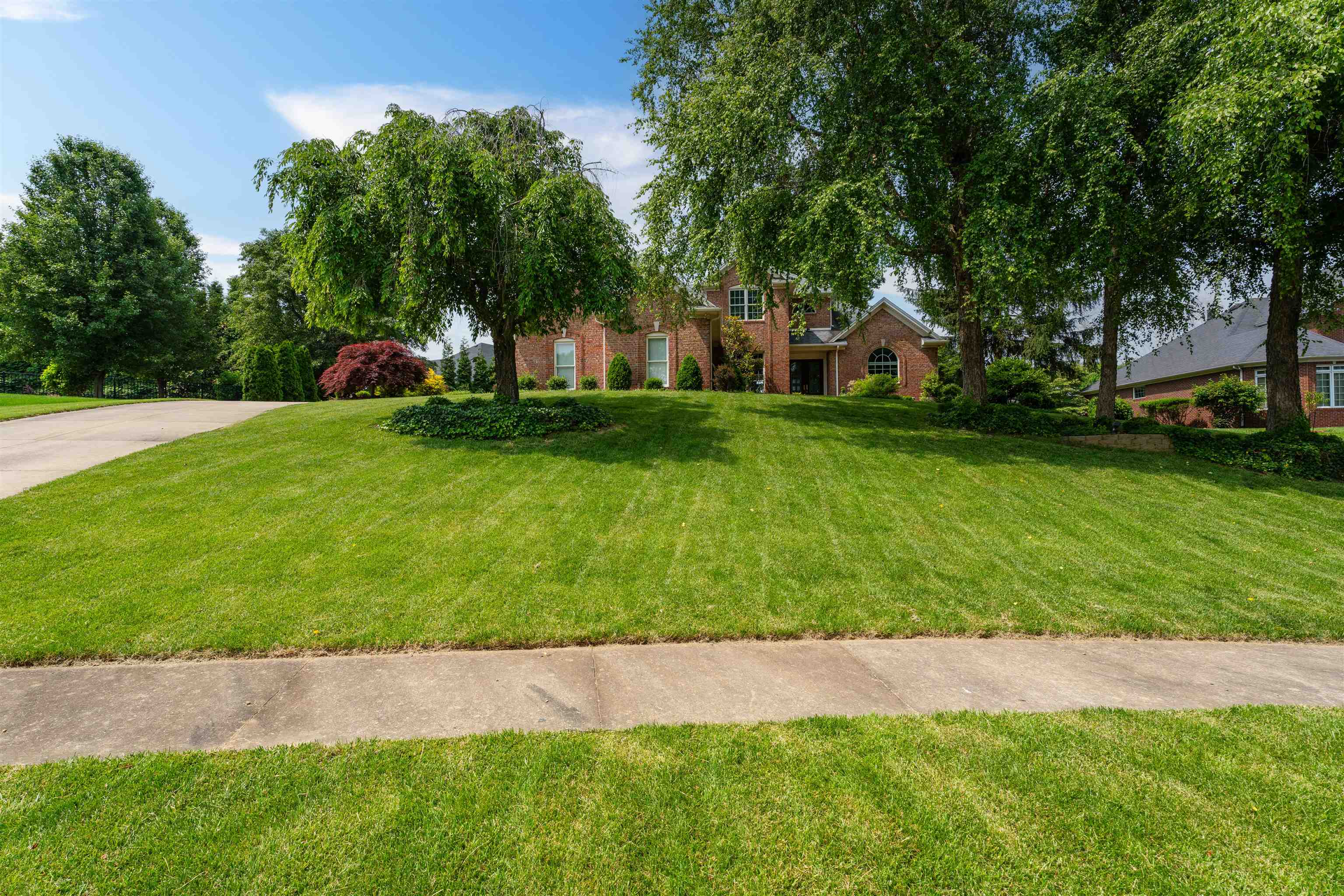 3038 Oak Knoll Cove, Owensboro, Kentucky 42303, 4 Bedrooms Bedrooms, ,2 BathroomsBathrooms,Single Family Residence,For Sale,Oak Knoll Cove,92263
