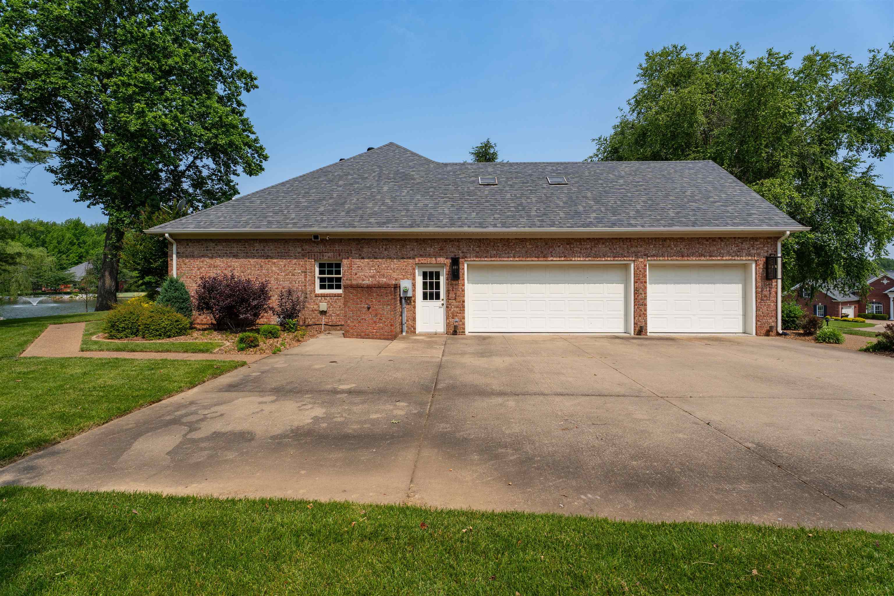 3038 Oak Knoll Cove, Owensboro, Kentucky 42303, 4 Bedrooms Bedrooms, ,2 BathroomsBathrooms,Single Family Residence,For Sale,Oak Knoll Cove,92263