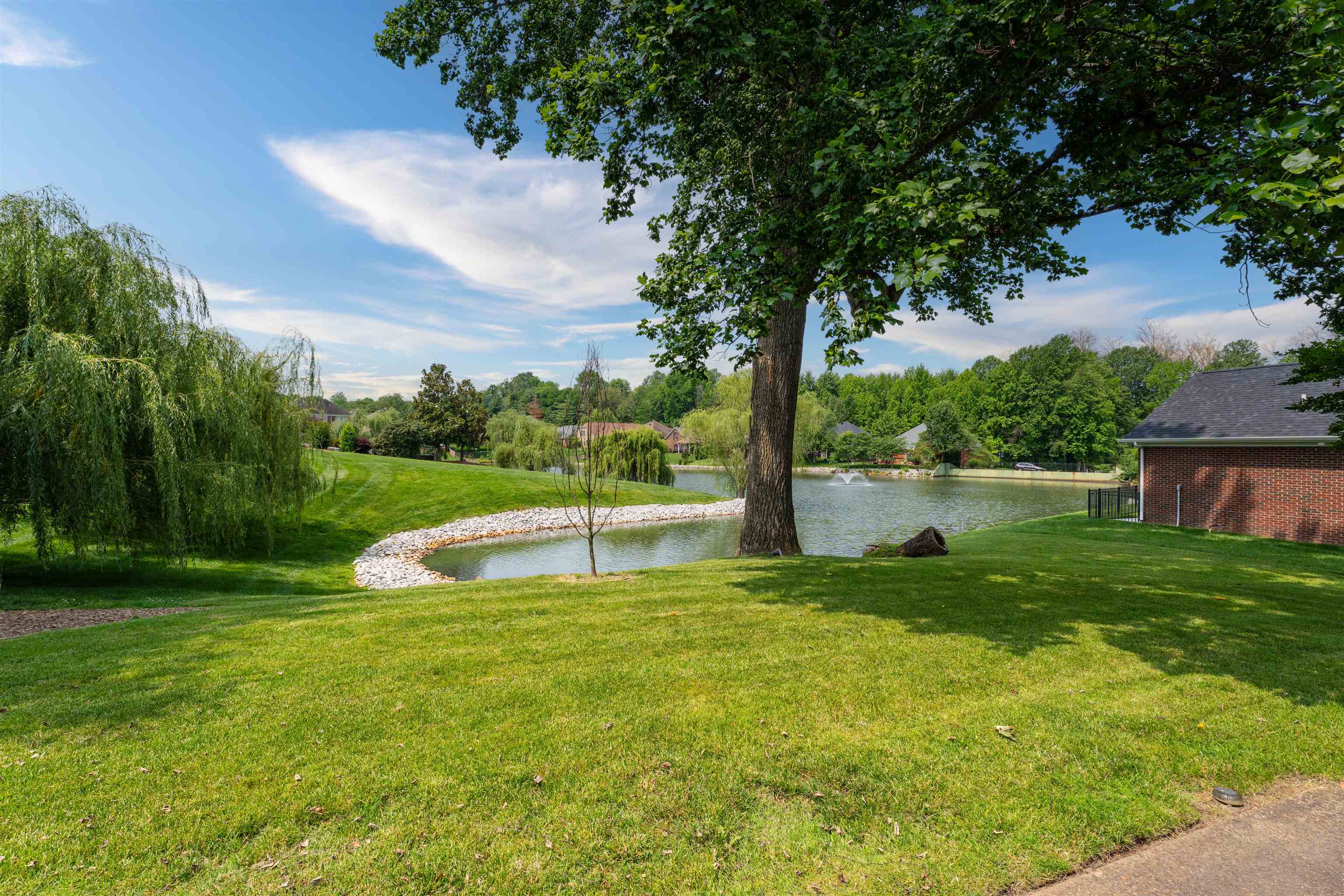 3038 Oak Knoll Cove, Owensboro, Kentucky 42303, 4 Bedrooms Bedrooms, ,2 BathroomsBathrooms,Single Family Residence,For Sale,Oak Knoll Cove,92263