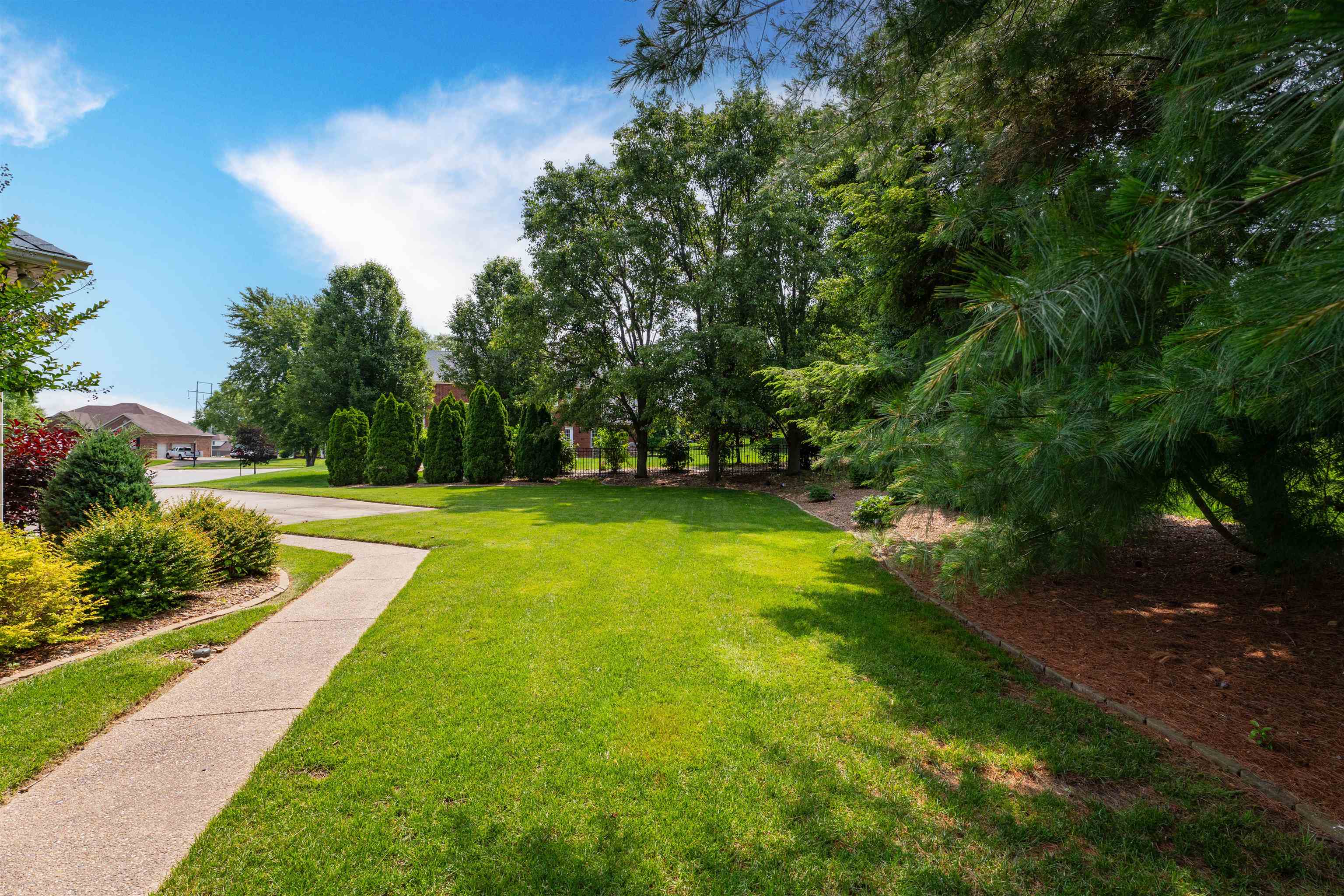 3038 Oak Knoll Cove, Owensboro, Kentucky 42303, 4 Bedrooms Bedrooms, ,2 BathroomsBathrooms,Single Family Residence,For Sale,Oak Knoll Cove,92263