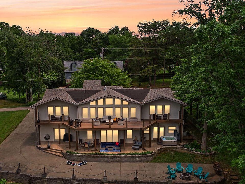 389 Lakeview Dr, Somerset, Kentucky 42503, 6 Bedrooms Bedrooms, ,5 BathroomsBathrooms,Single Family Residence,For Sale,Lakeview Dr,92289
