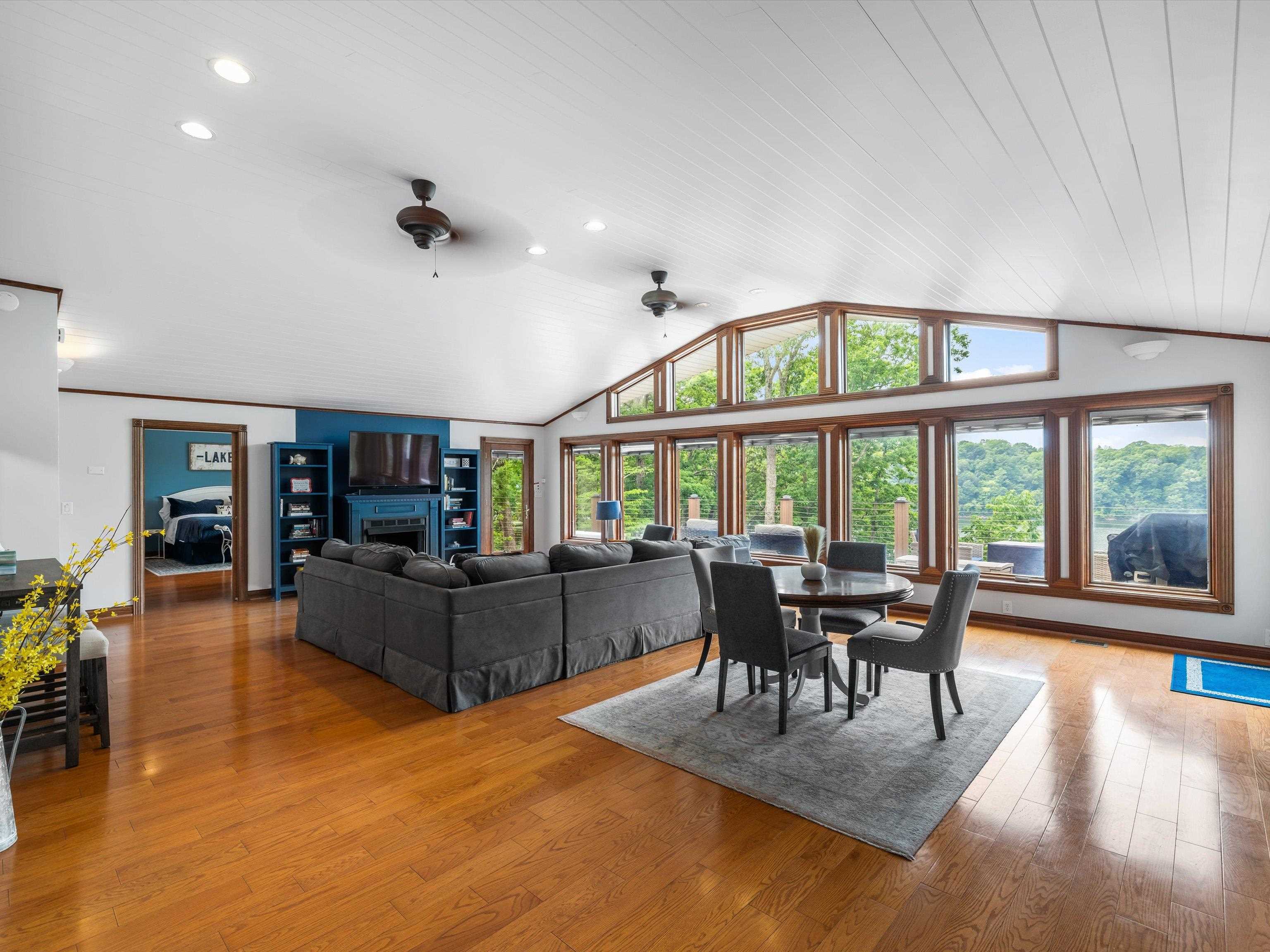 389 Lakeview Dr, Somerset, Kentucky 42503, 6 Bedrooms Bedrooms, ,5 BathroomsBathrooms,Single Family Residence,For Sale,Lakeview Dr,92289