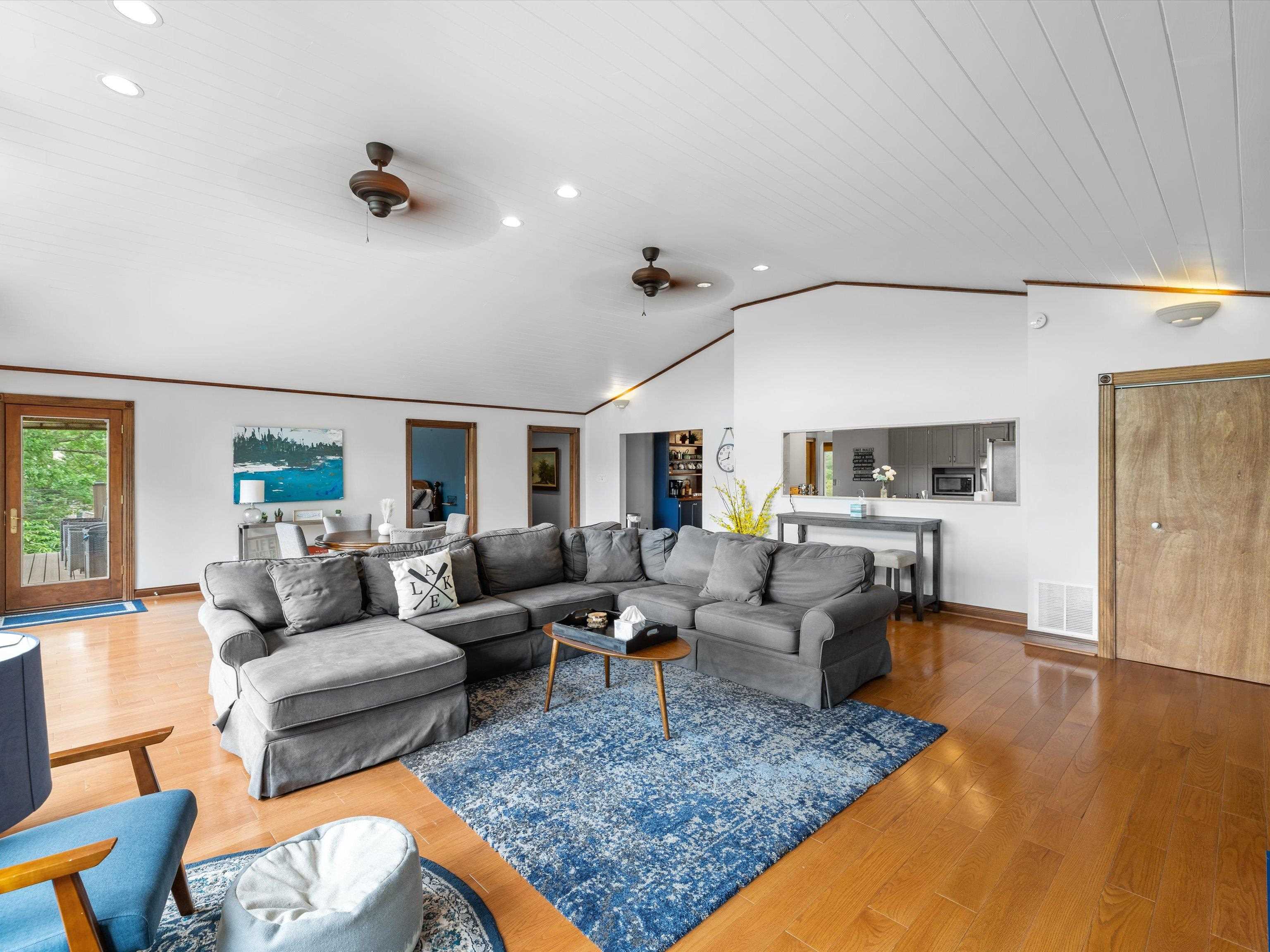 389 Lakeview Dr, Somerset, Kentucky 42503, 6 Bedrooms Bedrooms, ,5 BathroomsBathrooms,Single Family Residence,For Sale,Lakeview Dr,92289