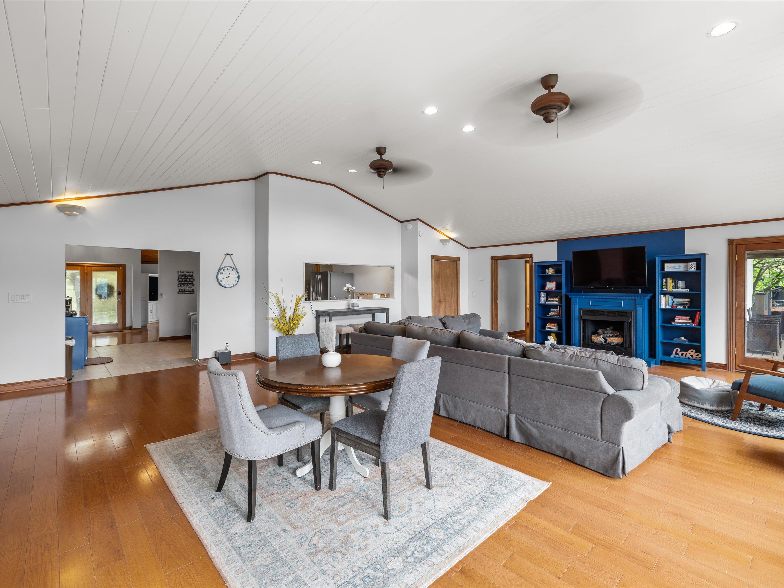 389 Lakeview Dr, Somerset, Kentucky 42503, 6 Bedrooms Bedrooms, ,5 BathroomsBathrooms,Single Family Residence,For Sale,Lakeview Dr,92289