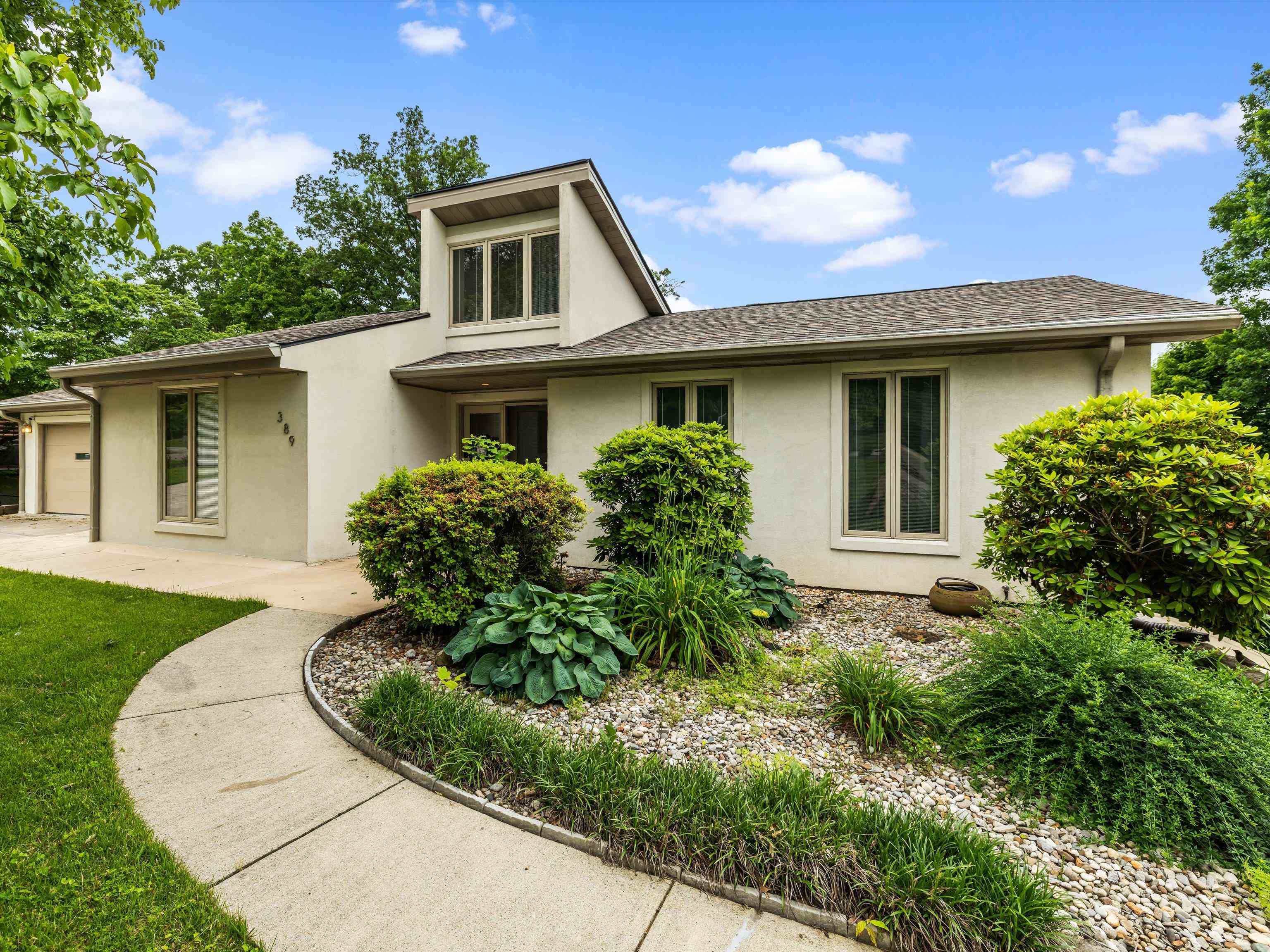 389 Lakeview Dr, Somerset, Kentucky 42503, 6 Bedrooms Bedrooms, ,5 BathroomsBathrooms,Single Family Residence,For Sale,Lakeview Dr,92289