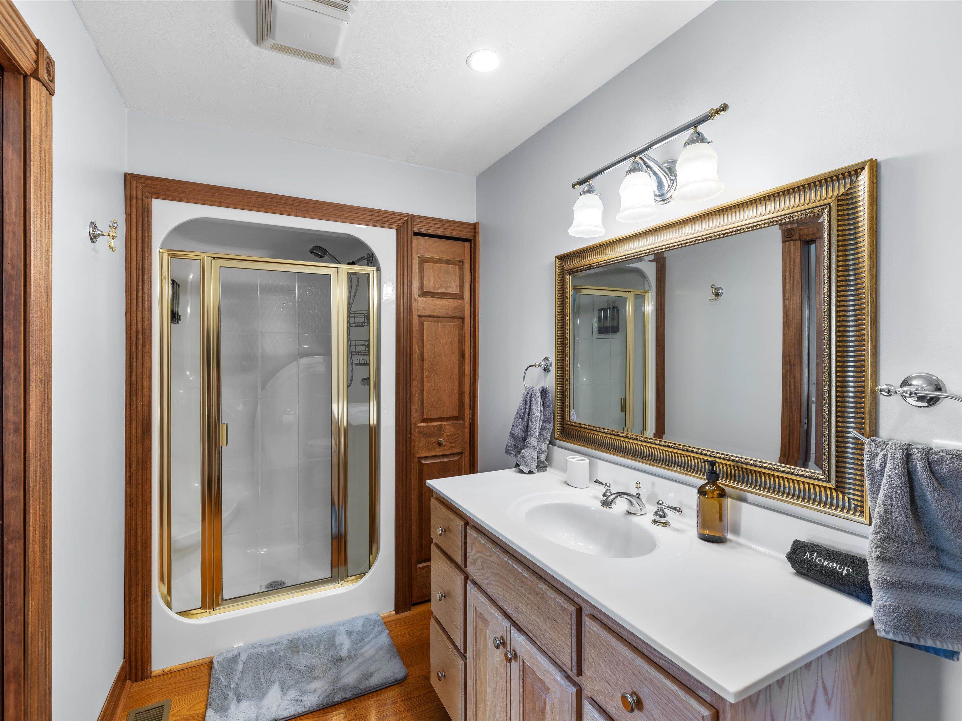 389 Lakeview Dr, Somerset, Kentucky 42503, 6 Bedrooms Bedrooms, ,5 BathroomsBathrooms,Single Family Residence,For Sale,Lakeview Dr,92289