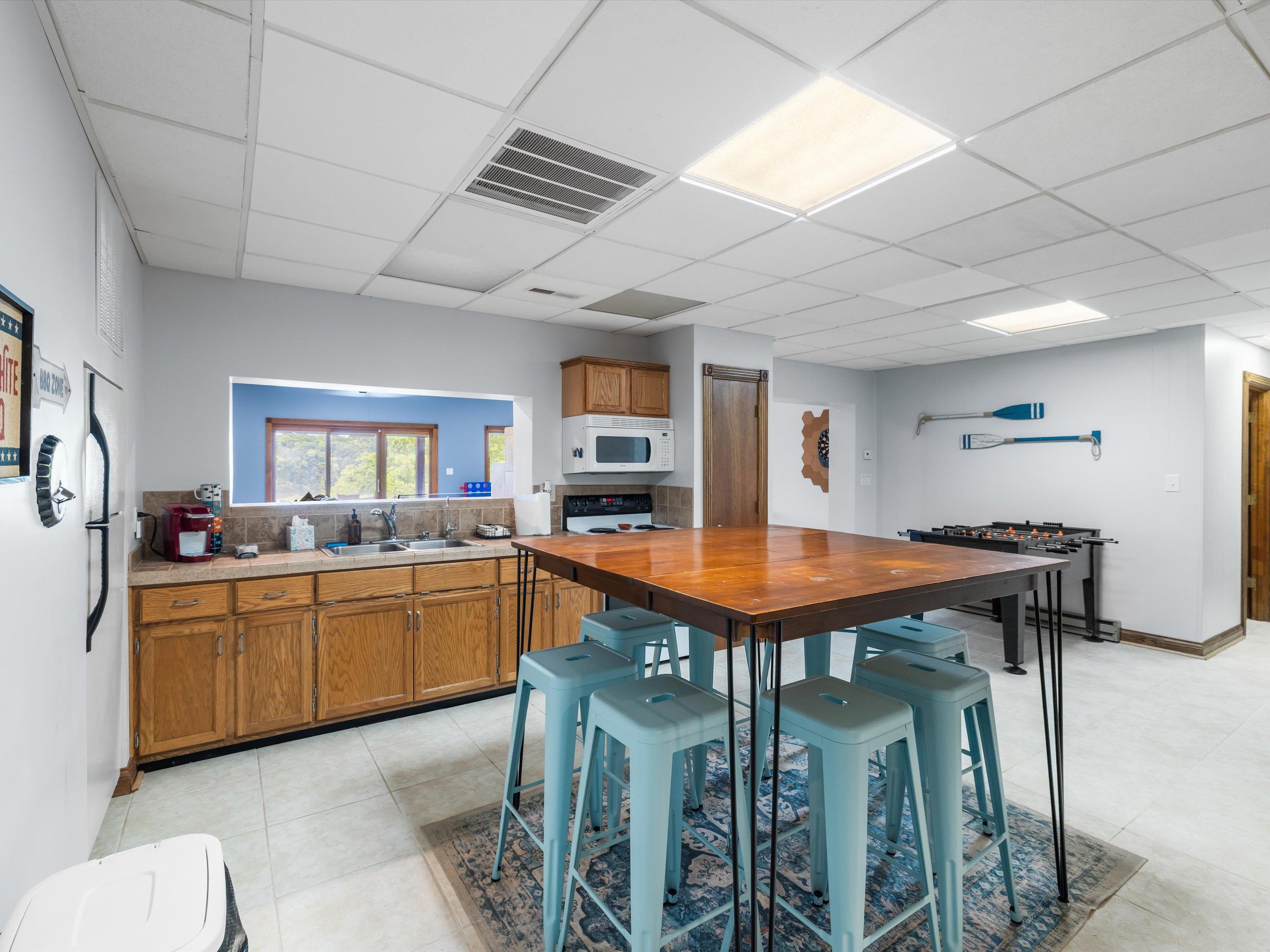 389 Lakeview Dr, Somerset, Kentucky 42503, 6 Bedrooms Bedrooms, ,5 BathroomsBathrooms,Single Family Residence,For Sale,Lakeview Dr,92289