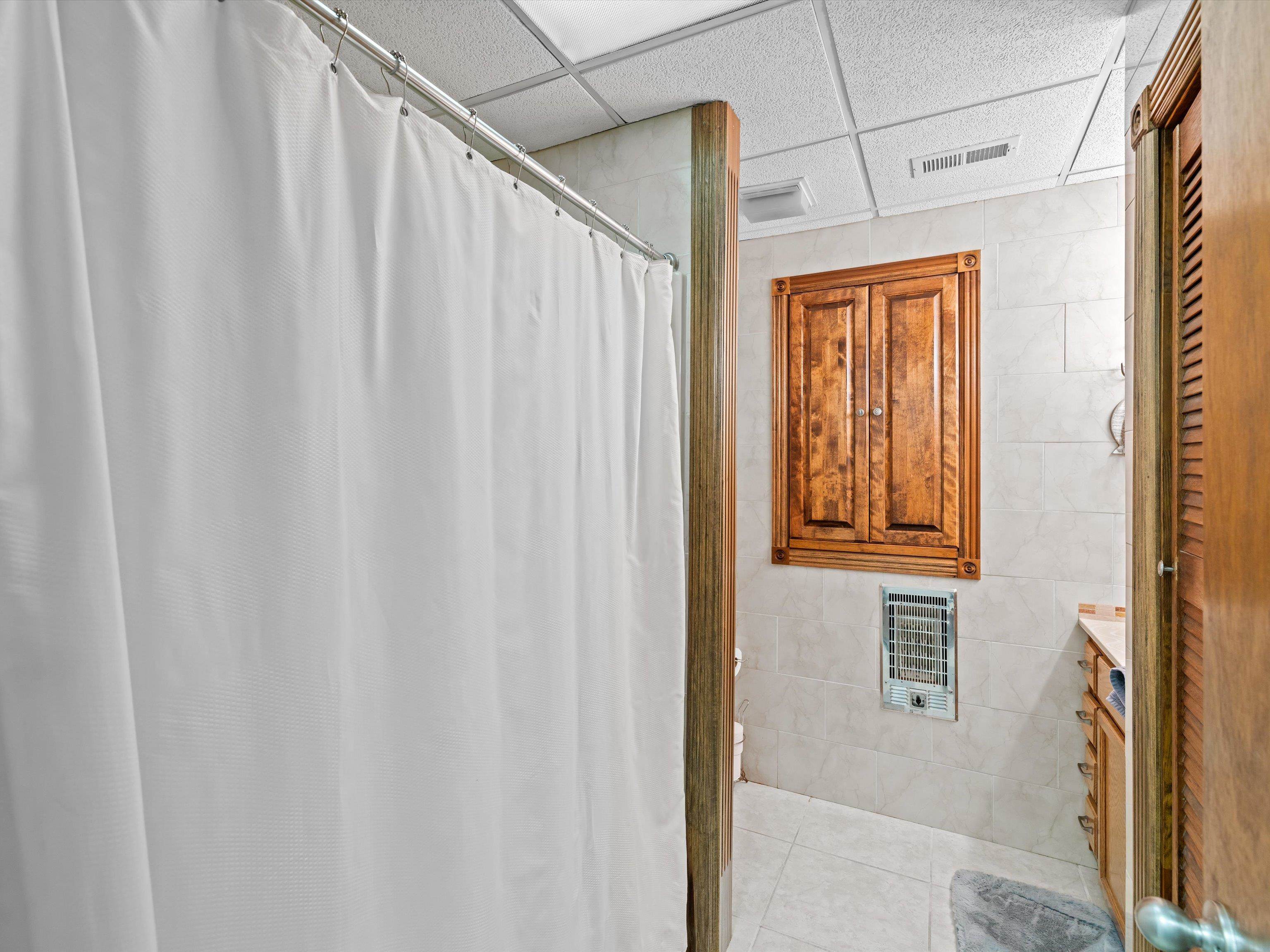 389 Lakeview Dr, Somerset, Kentucky 42503, 6 Bedrooms Bedrooms, ,5 BathroomsBathrooms,Single Family Residence,For Sale,Lakeview Dr,92289