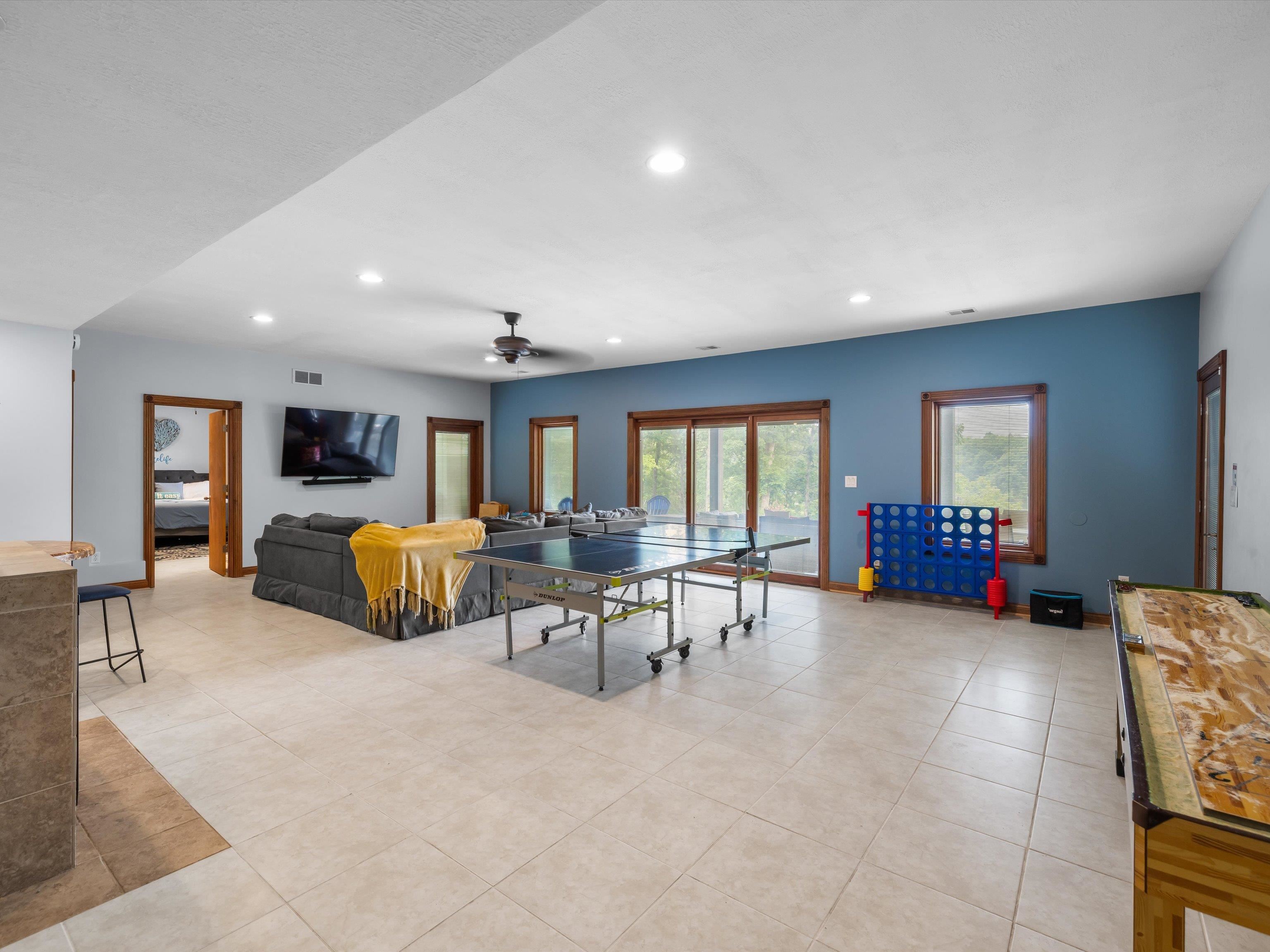 389 Lakeview Dr, Somerset, Kentucky 42503, 6 Bedrooms Bedrooms, ,5 BathroomsBathrooms,Single Family Residence,For Sale,Lakeview Dr,92289