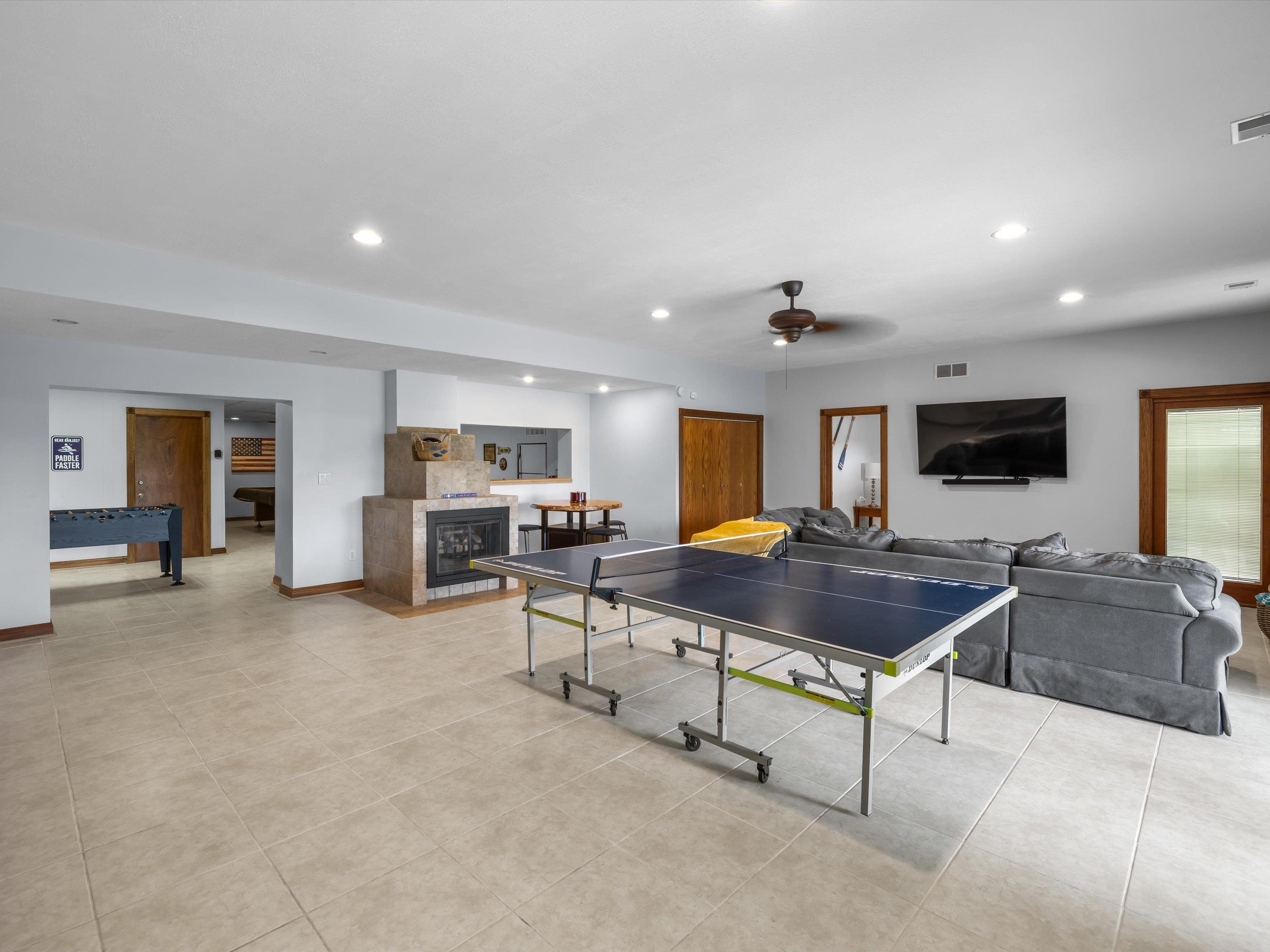 389 Lakeview Dr, Somerset, Kentucky 42503, 6 Bedrooms Bedrooms, ,5 BathroomsBathrooms,Single Family Residence,For Sale,Lakeview Dr,92289