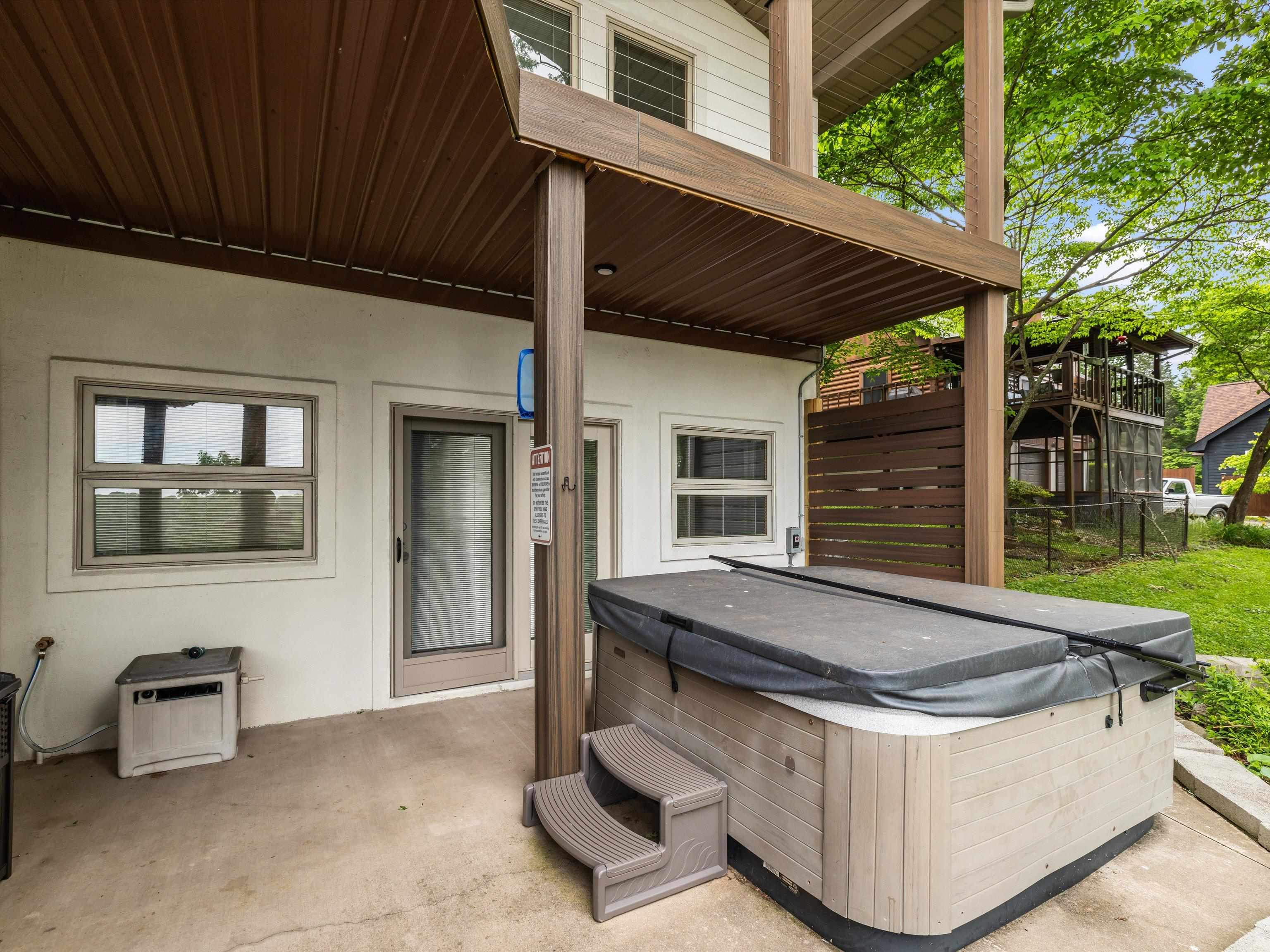 389 Lakeview Dr, Somerset, Kentucky 42503, 6 Bedrooms Bedrooms, ,5 BathroomsBathrooms,Single Family Residence,For Sale,Lakeview Dr,92289