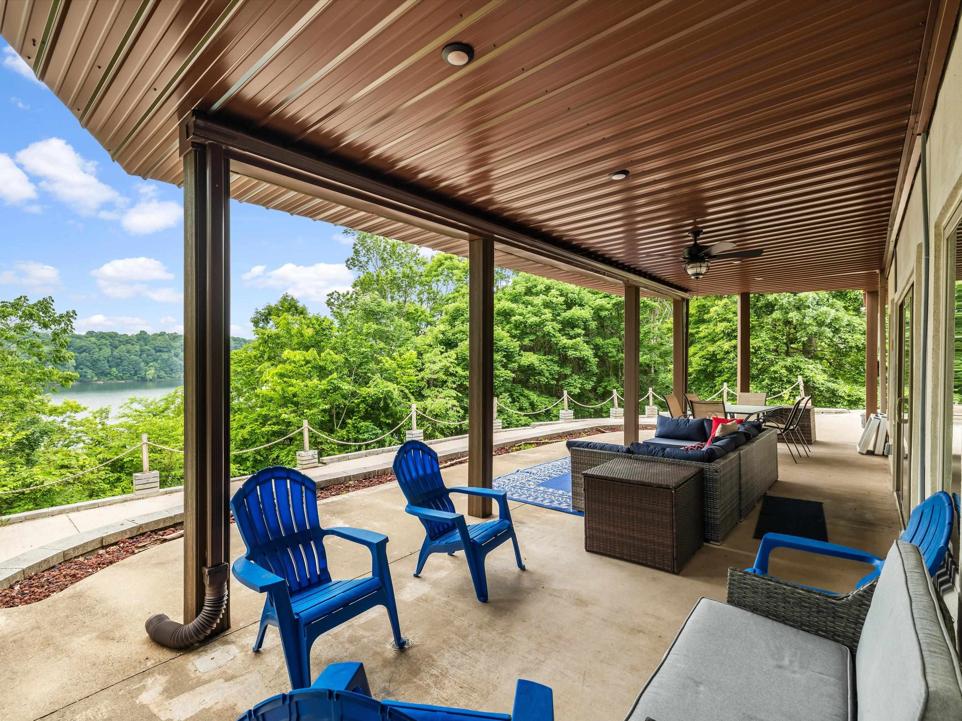 389 Lakeview Dr, Somerset, Kentucky 42503, 6 Bedrooms Bedrooms, ,5 BathroomsBathrooms,Single Family Residence,For Sale,Lakeview Dr,92289