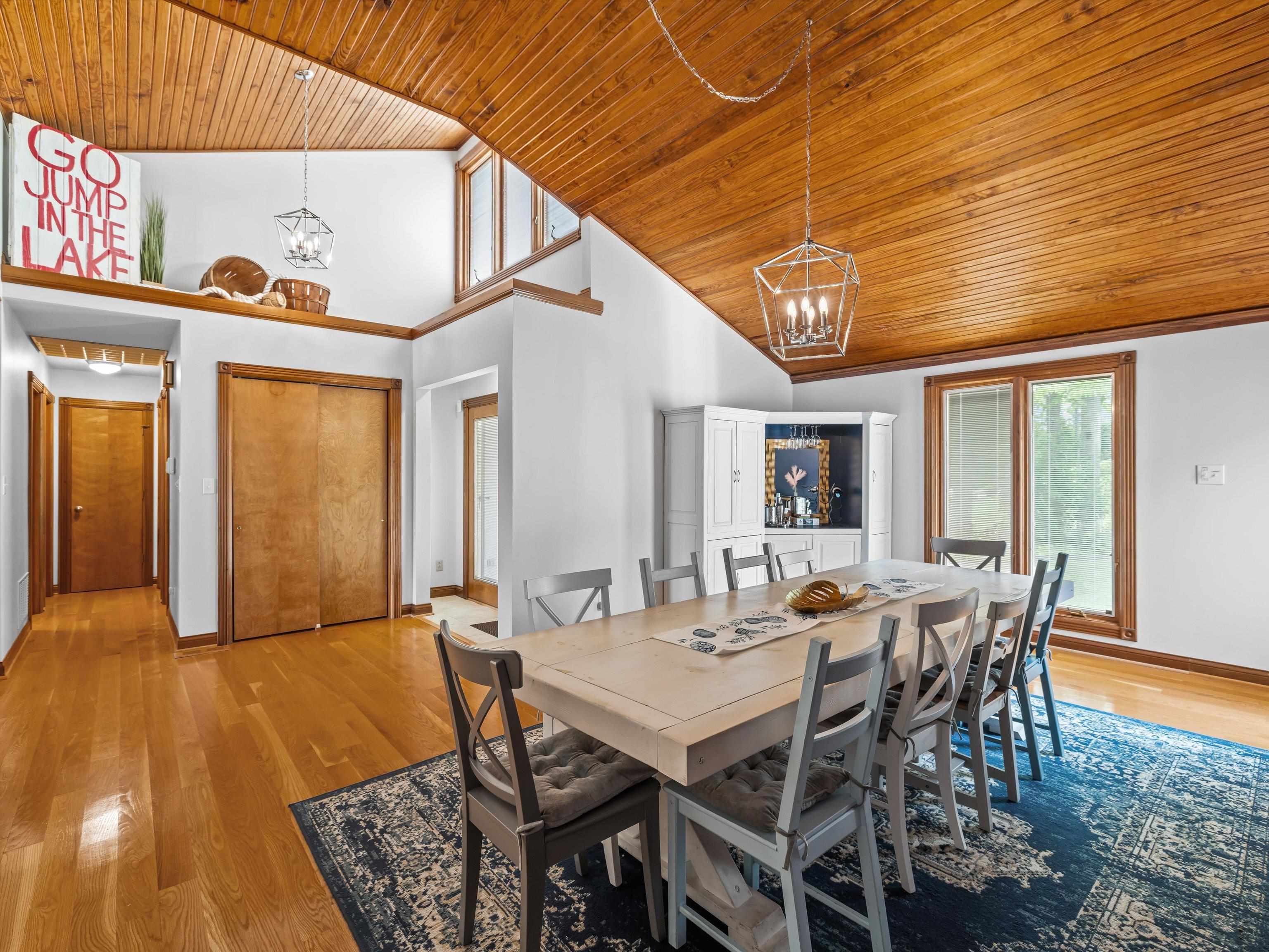 389 Lakeview Dr, Somerset, Kentucky 42503, 6 Bedrooms Bedrooms, ,5 BathroomsBathrooms,Single Family Residence,For Sale,Lakeview Dr,92289