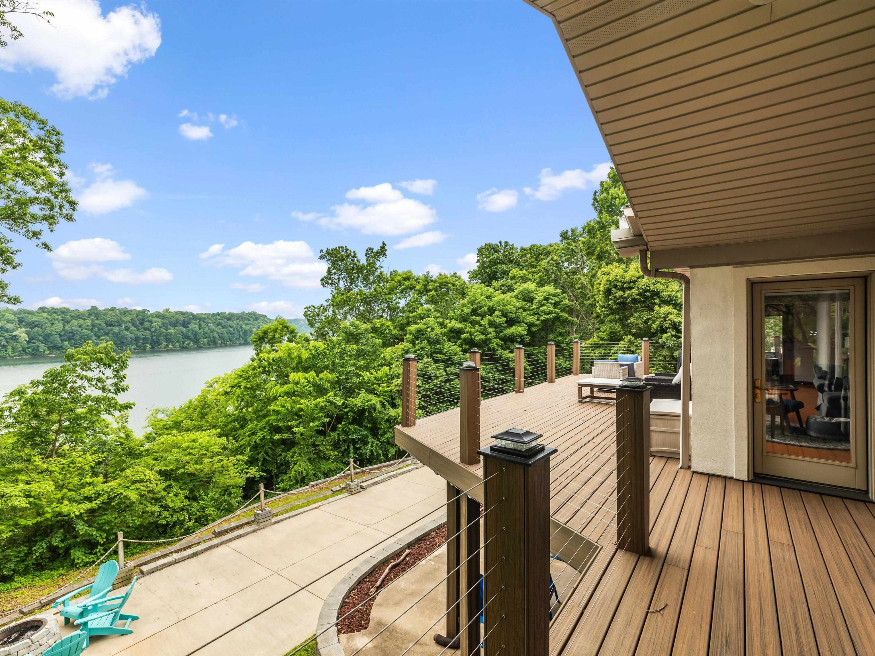389 Lakeview Dr, Somerset, Kentucky 42503, 6 Bedrooms Bedrooms, ,5 BathroomsBathrooms,Single Family Residence,For Sale,Lakeview Dr,92289