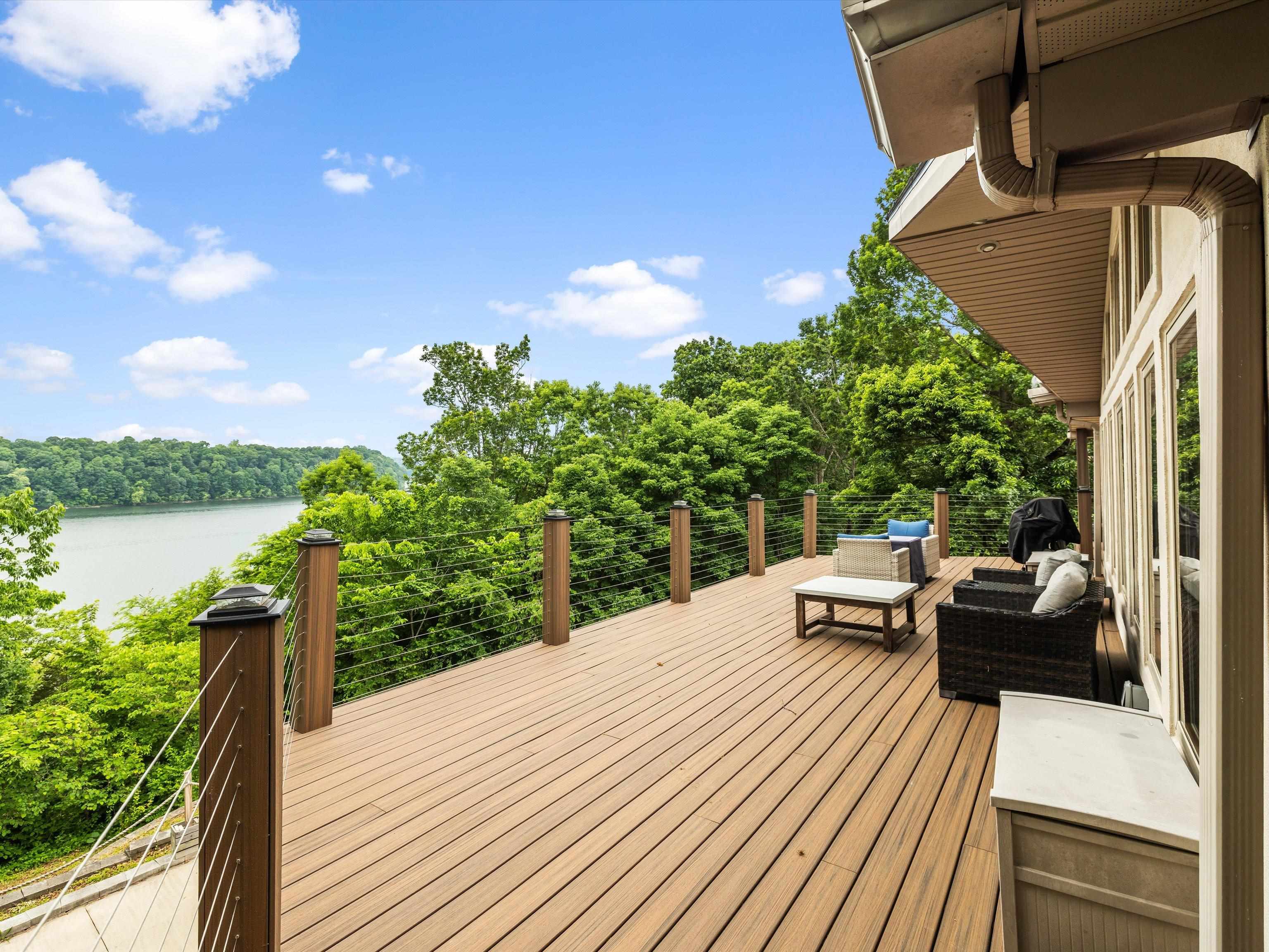 389 Lakeview Dr, Somerset, Kentucky 42503, 6 Bedrooms Bedrooms, ,5 BathroomsBathrooms,Single Family Residence,For Sale,Lakeview Dr,92289