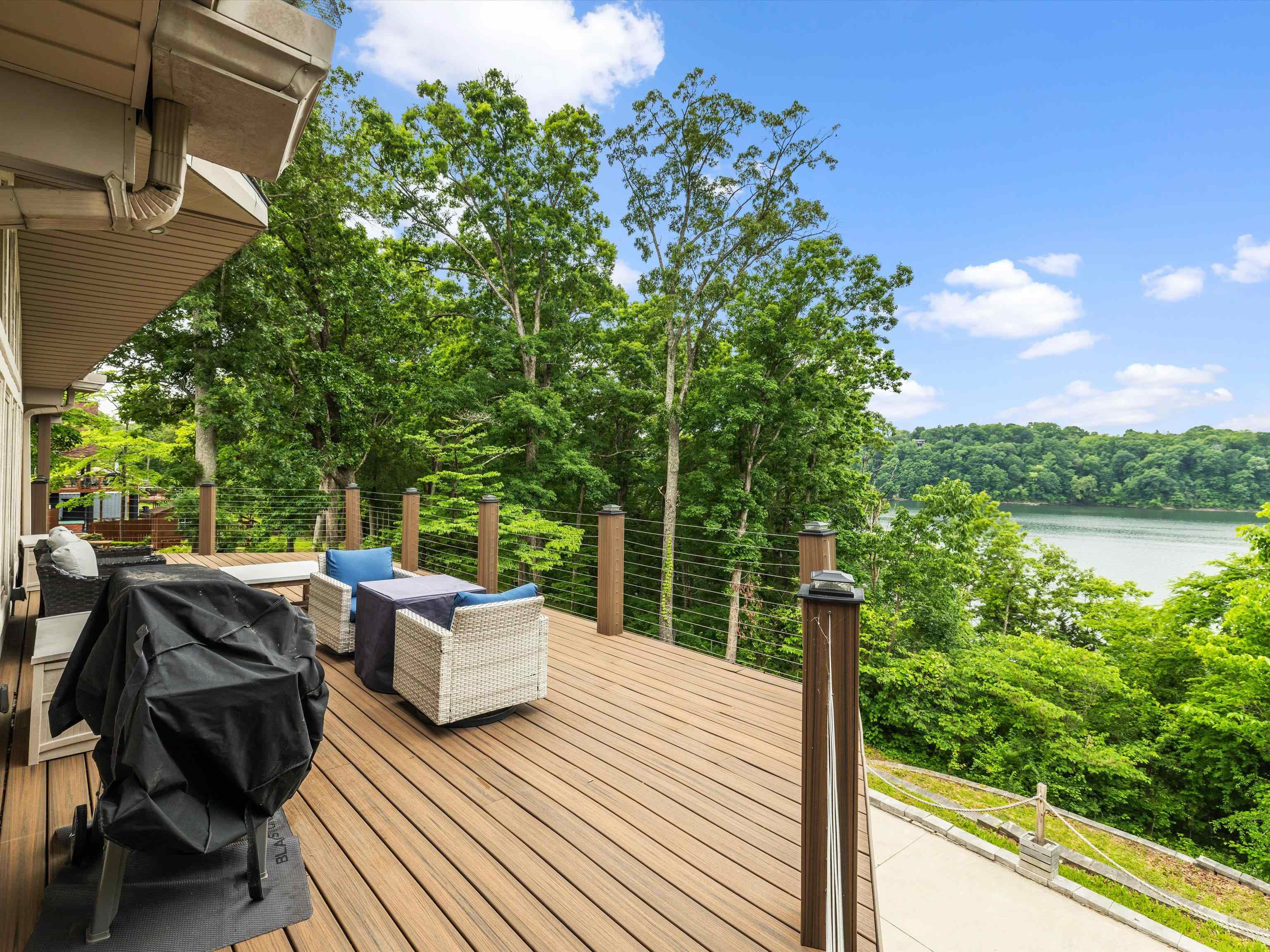 389 Lakeview Dr, Somerset, Kentucky 42503, 6 Bedrooms Bedrooms, ,5 BathroomsBathrooms,Single Family Residence,For Sale,Lakeview Dr,92289