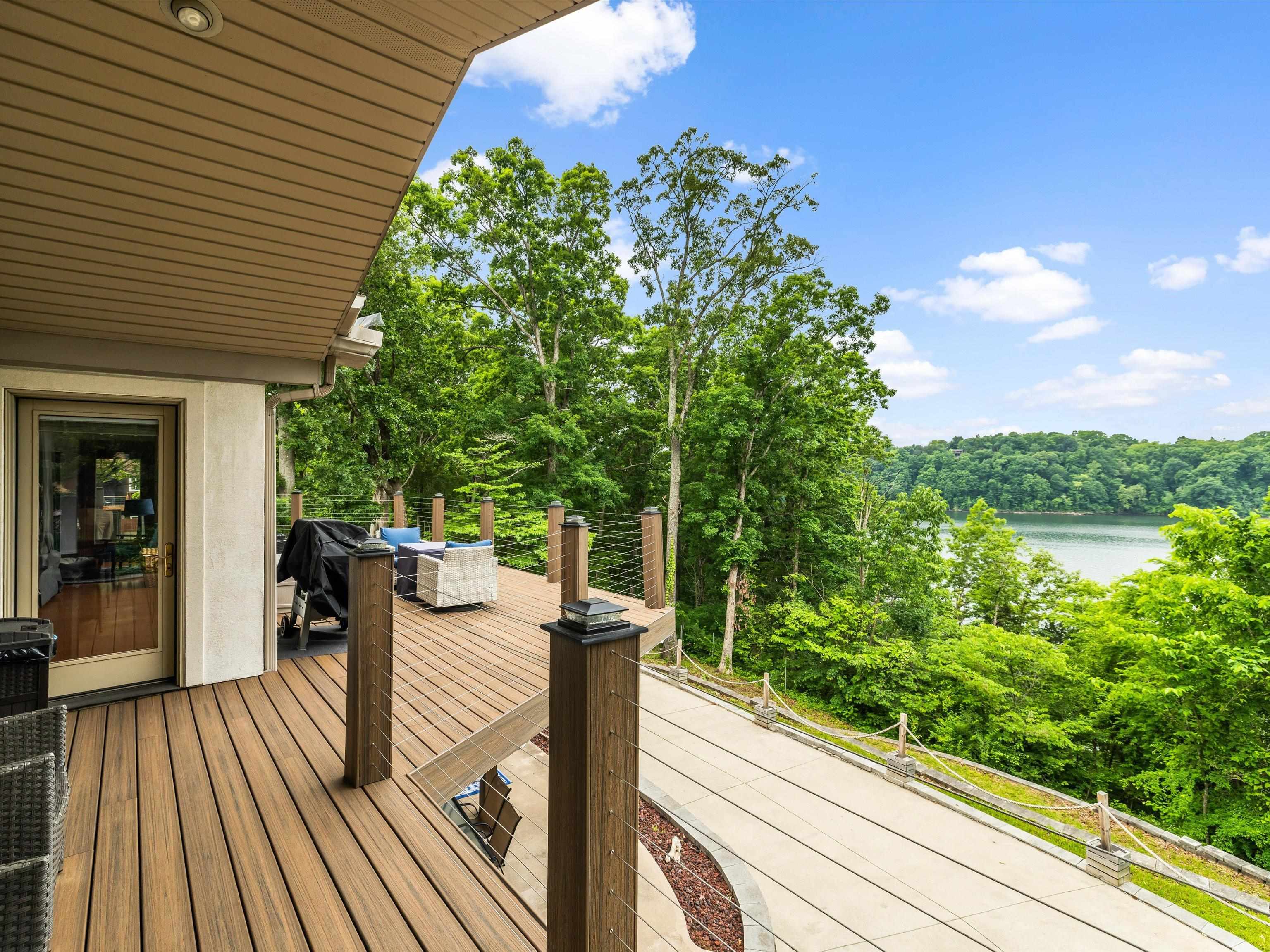389 Lakeview Dr, Somerset, Kentucky 42503, 6 Bedrooms Bedrooms, ,5 BathroomsBathrooms,Single Family Residence,For Sale,Lakeview Dr,92289