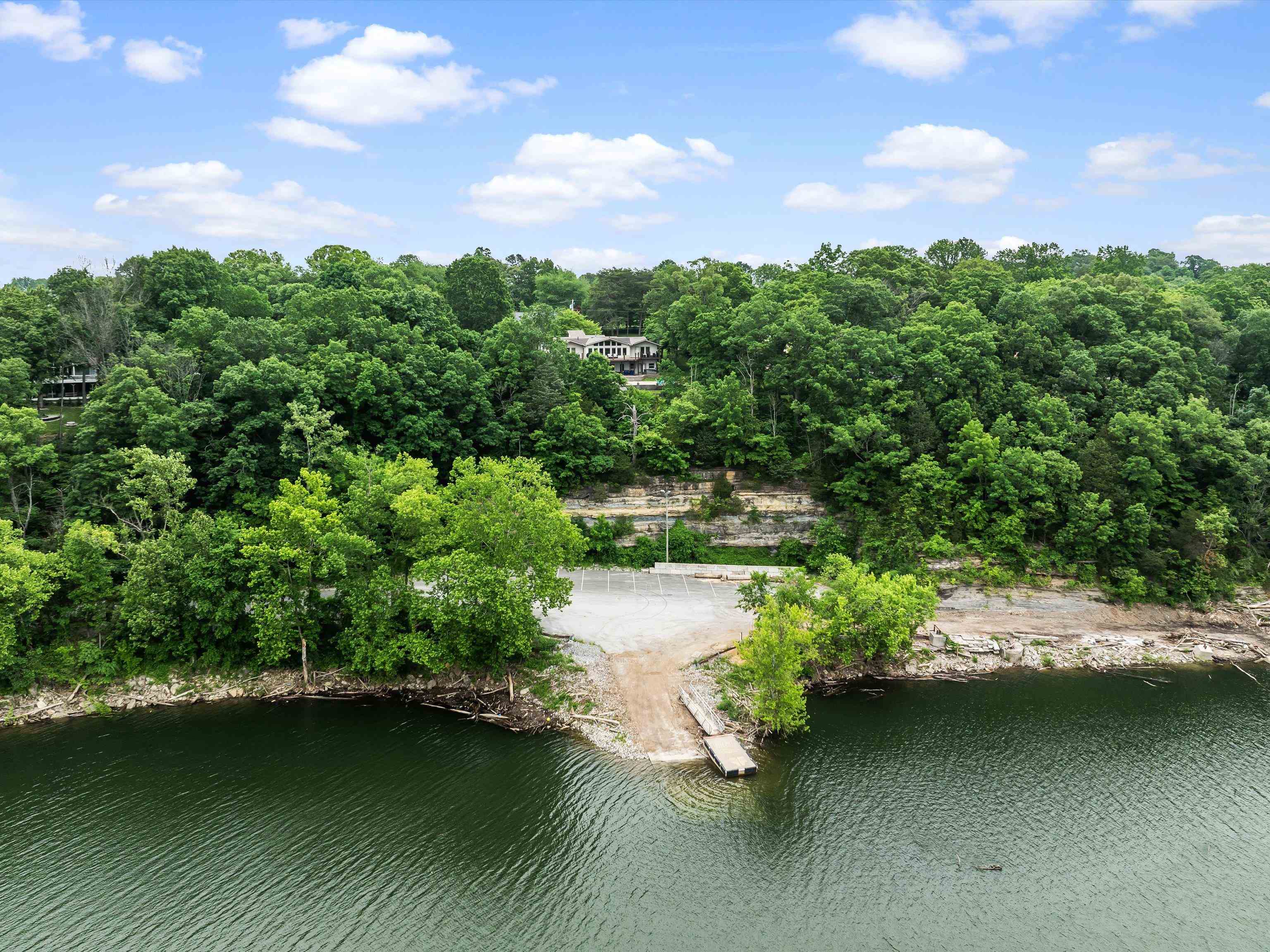 389 Lakeview Dr, Somerset, Kentucky 42503, 6 Bedrooms Bedrooms, ,5 BathroomsBathrooms,Single Family Residence,For Sale,Lakeview Dr,92289
