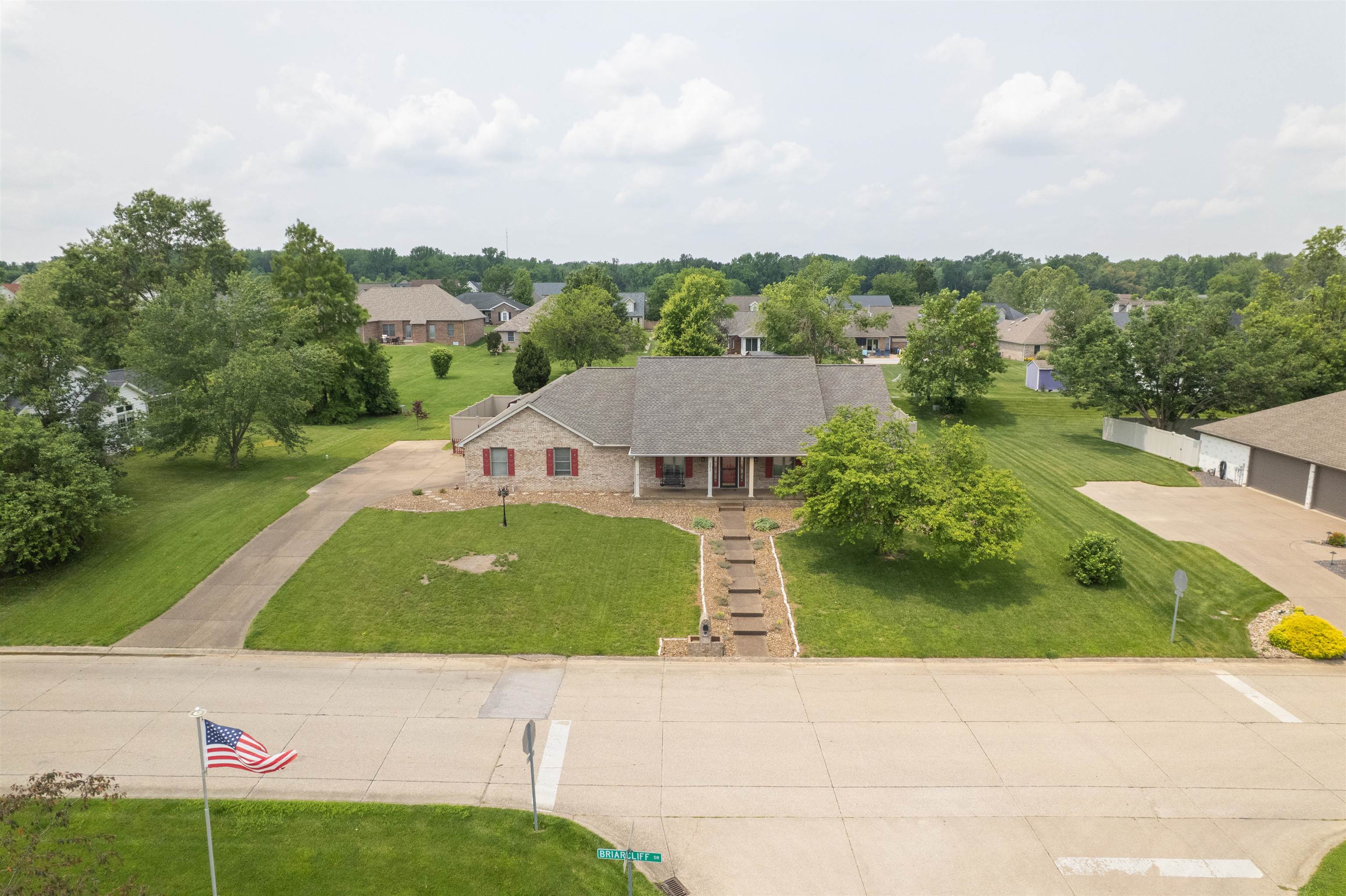 2677 Briarcliff Dr., NEWBURGH, Indiana 46730, 4 Bedrooms Bedrooms, ,2 BathroomsBathrooms,Single Family Residence,For Sale,Briarcliff Dr.,92292