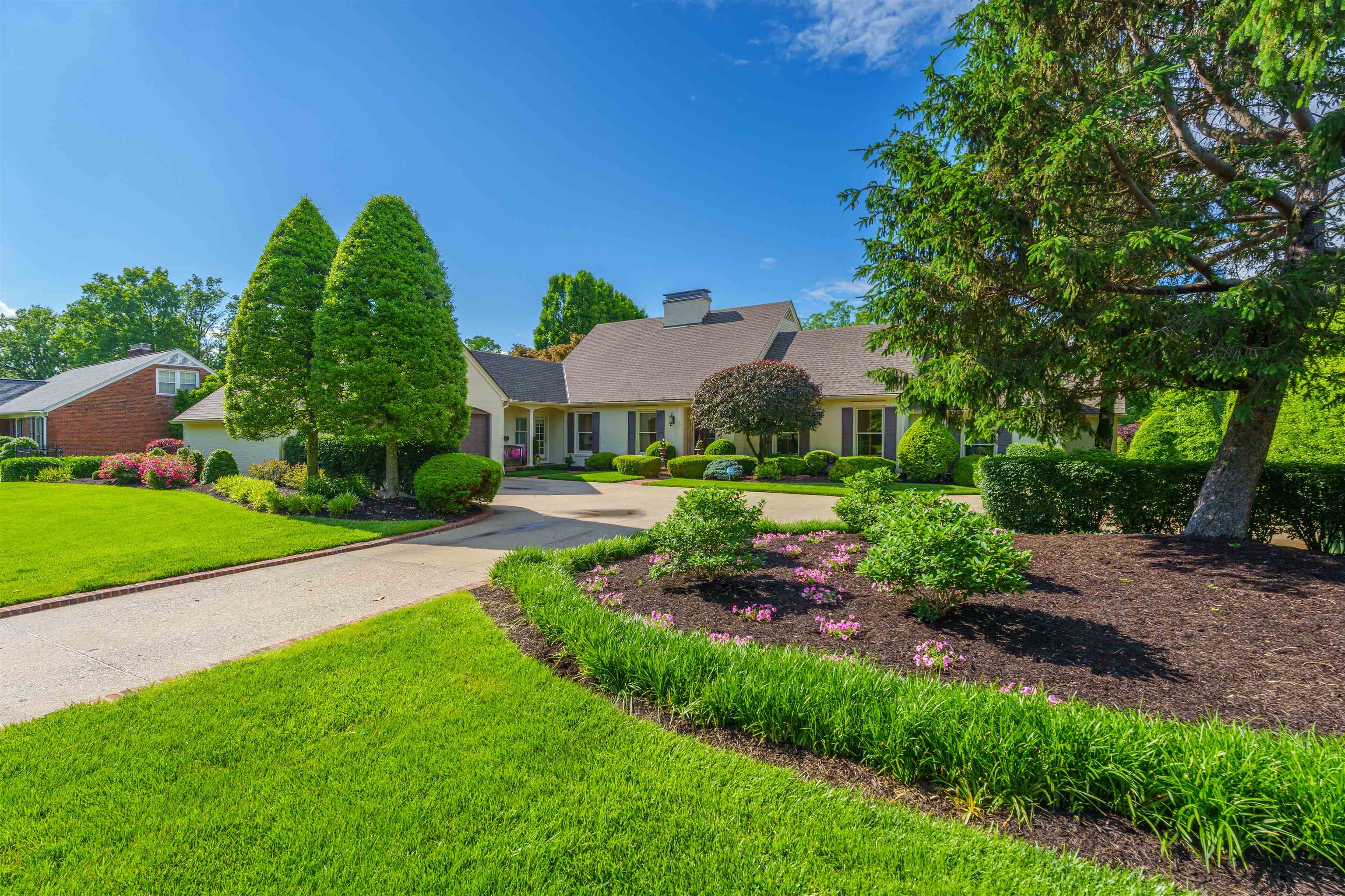 2057 Bittel Road, Owensboro, Kentucky 42301, 5 Bedrooms Bedrooms, ,6 BathroomsBathrooms,Single Family Residence,For Sale,Bittel Road,92294