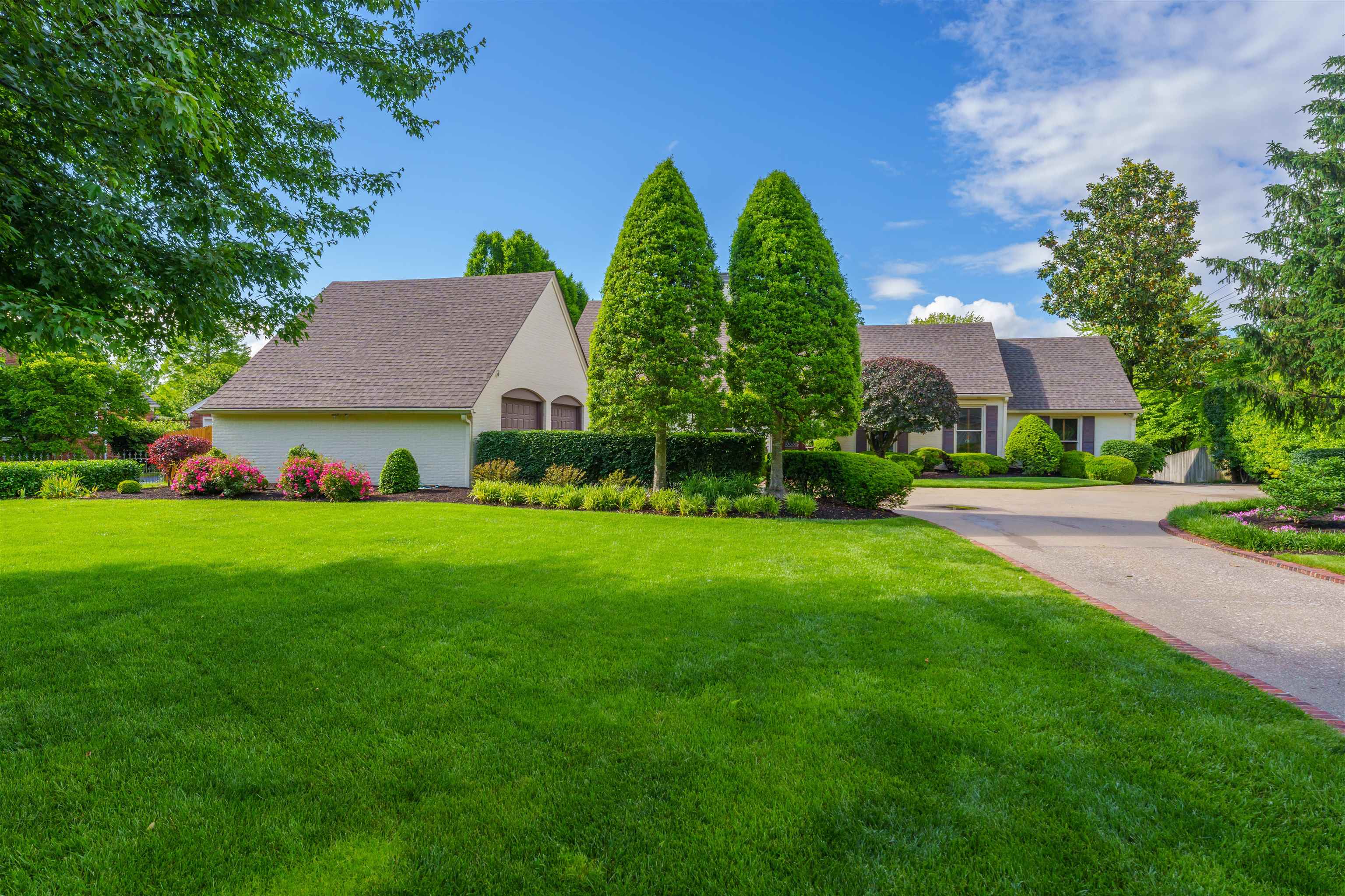 2057 Bittel Road, Owensboro, Kentucky 42301, 5 Bedrooms Bedrooms, ,6 BathroomsBathrooms,Single Family Residence,For Sale,Bittel Road,92294