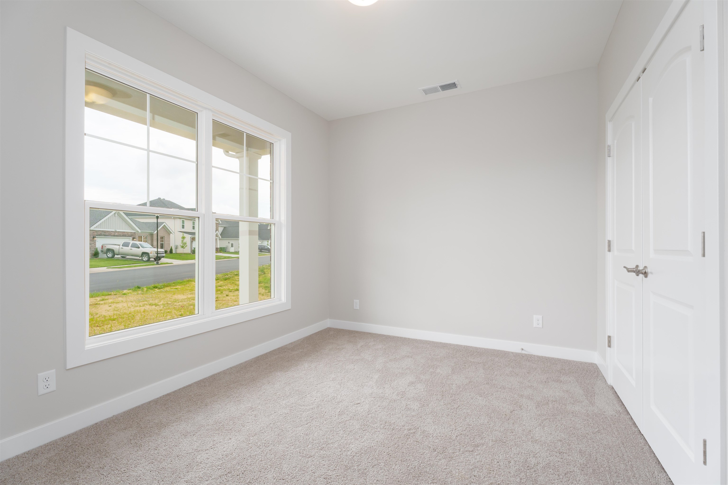 945 Onyx Lane, Owensboro, Kentucky 42301, 5 Bedrooms Bedrooms, ,3 BathroomsBathrooms,Single Family Residence,For Sale,Onyx Lane,92297