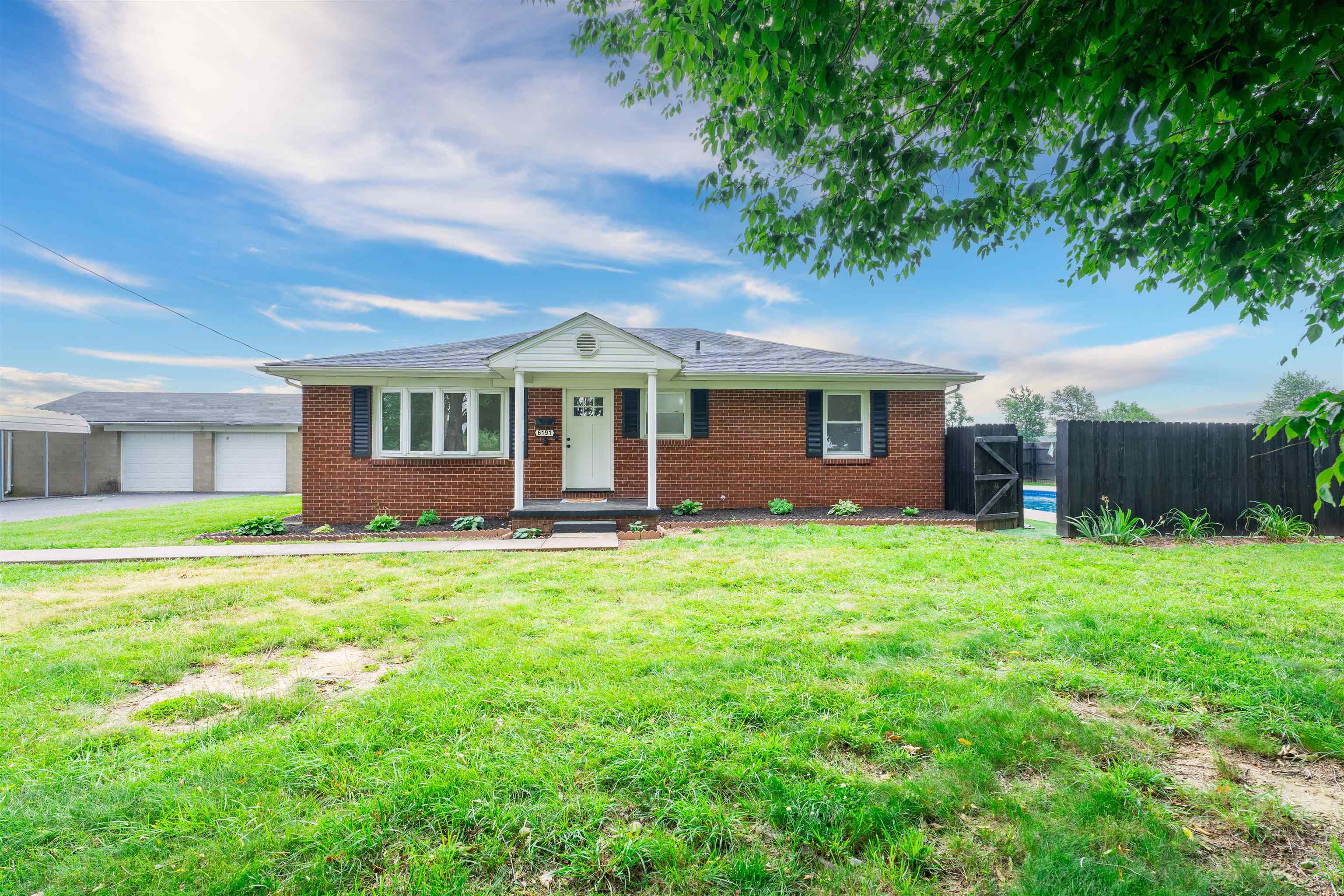 6191 Luther Taylor Rd, Philpot, Kentucky 42366, 3 Bedrooms Bedrooms, ,1 BathroomBathrooms,Single Family Residence,For Sale,Luther Taylor Rd,92298