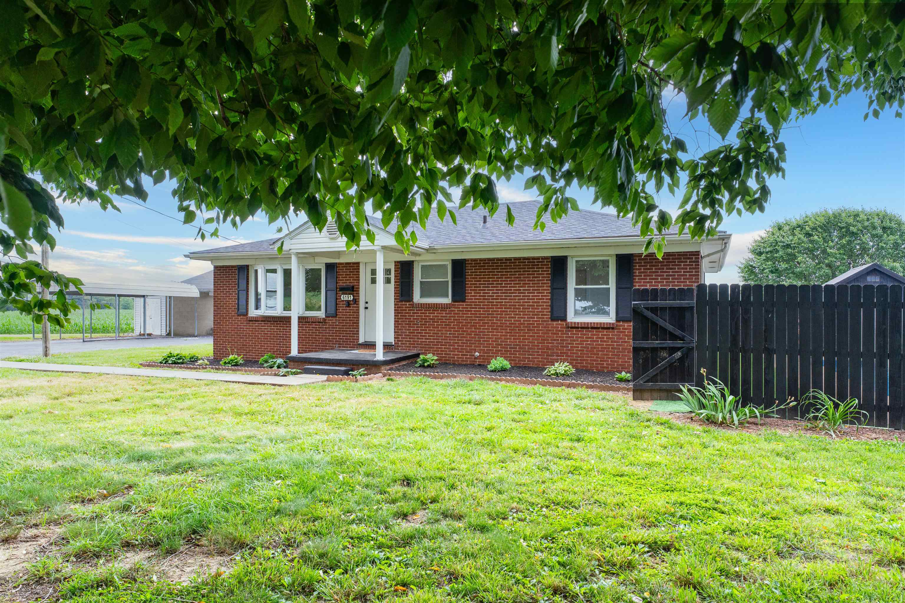 6191 Luther Taylor Rd, Philpot, Kentucky 42366, 3 Bedrooms Bedrooms, ,1 BathroomBathrooms,Single Family Residence,For Sale,Luther Taylor Rd,92298
