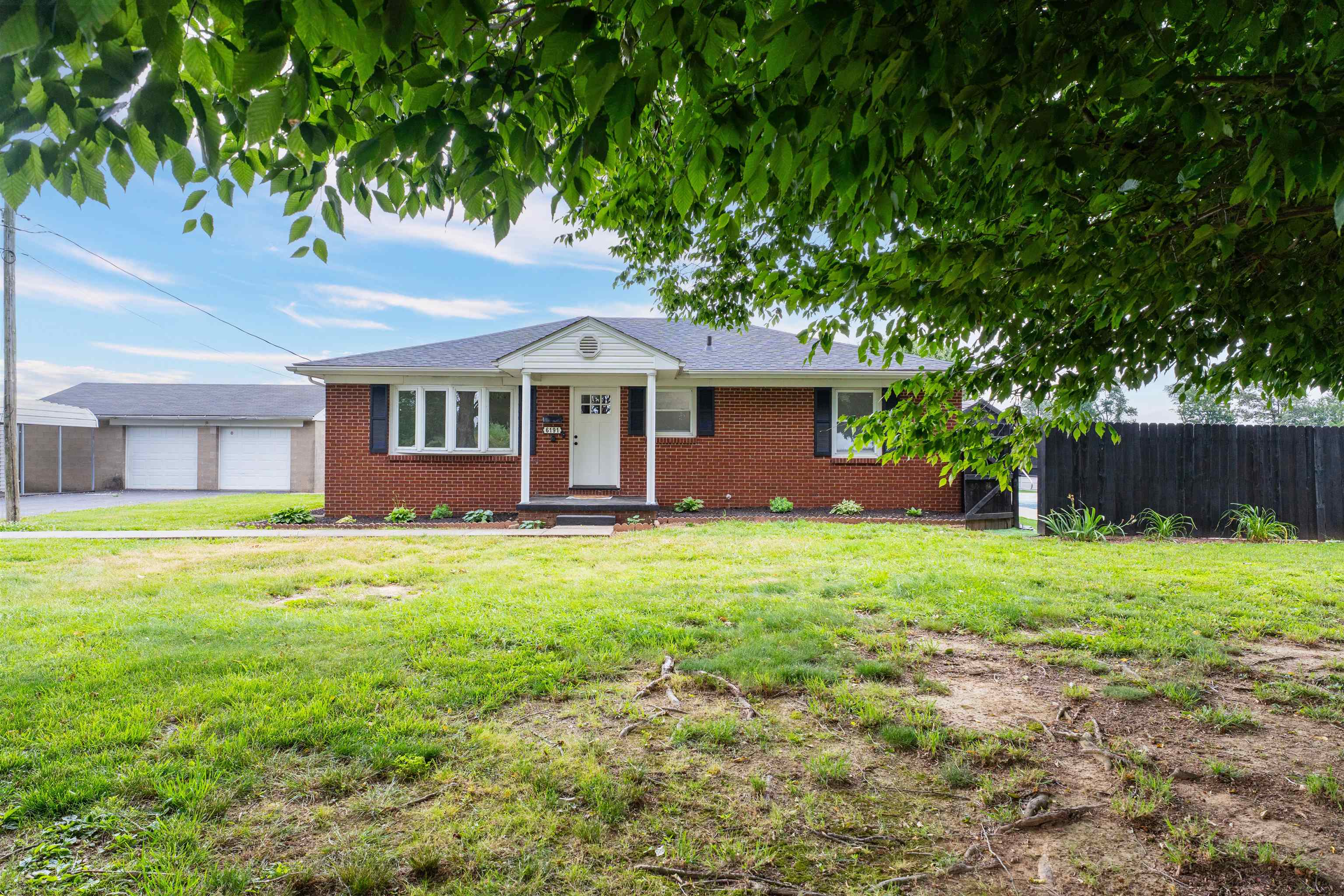 6191 Luther Taylor Rd, Philpot, Kentucky 42366, 3 Bedrooms Bedrooms, ,1 BathroomBathrooms,Single Family Residence,For Sale,Luther Taylor Rd,92298