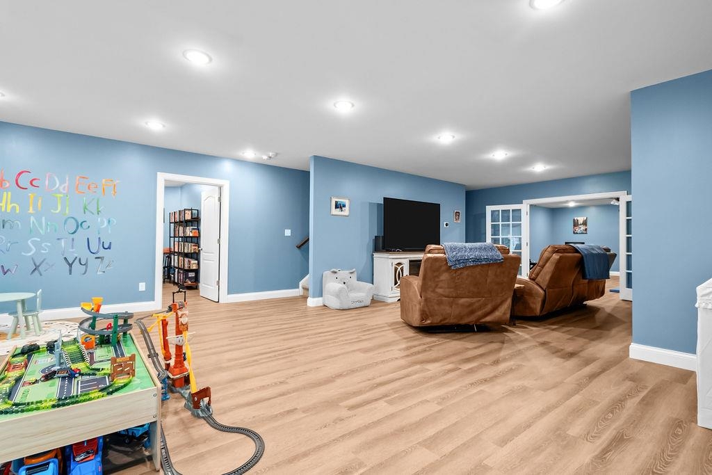 5220 Woodpointe Court, Owensboro, Kentucky 42303, 5 Bedrooms Bedrooms, ,4 BathroomsBathrooms,Single Family Residence,For Sale,Woodpointe Court,92299